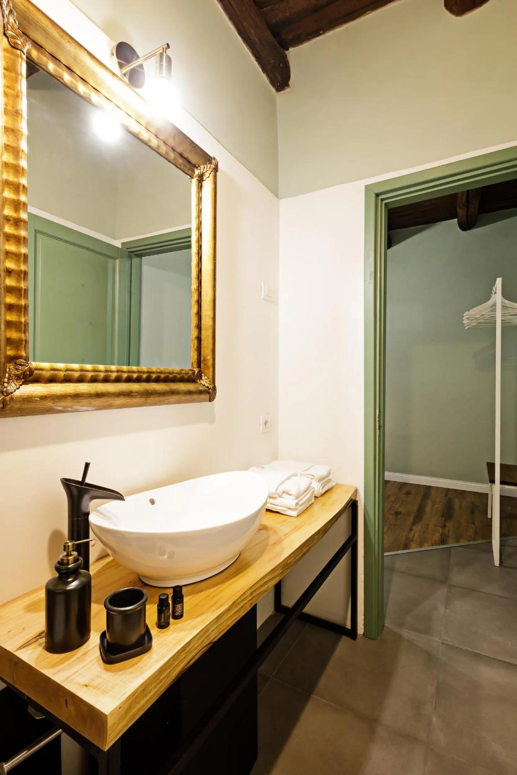 Bathroom in Palà Suites