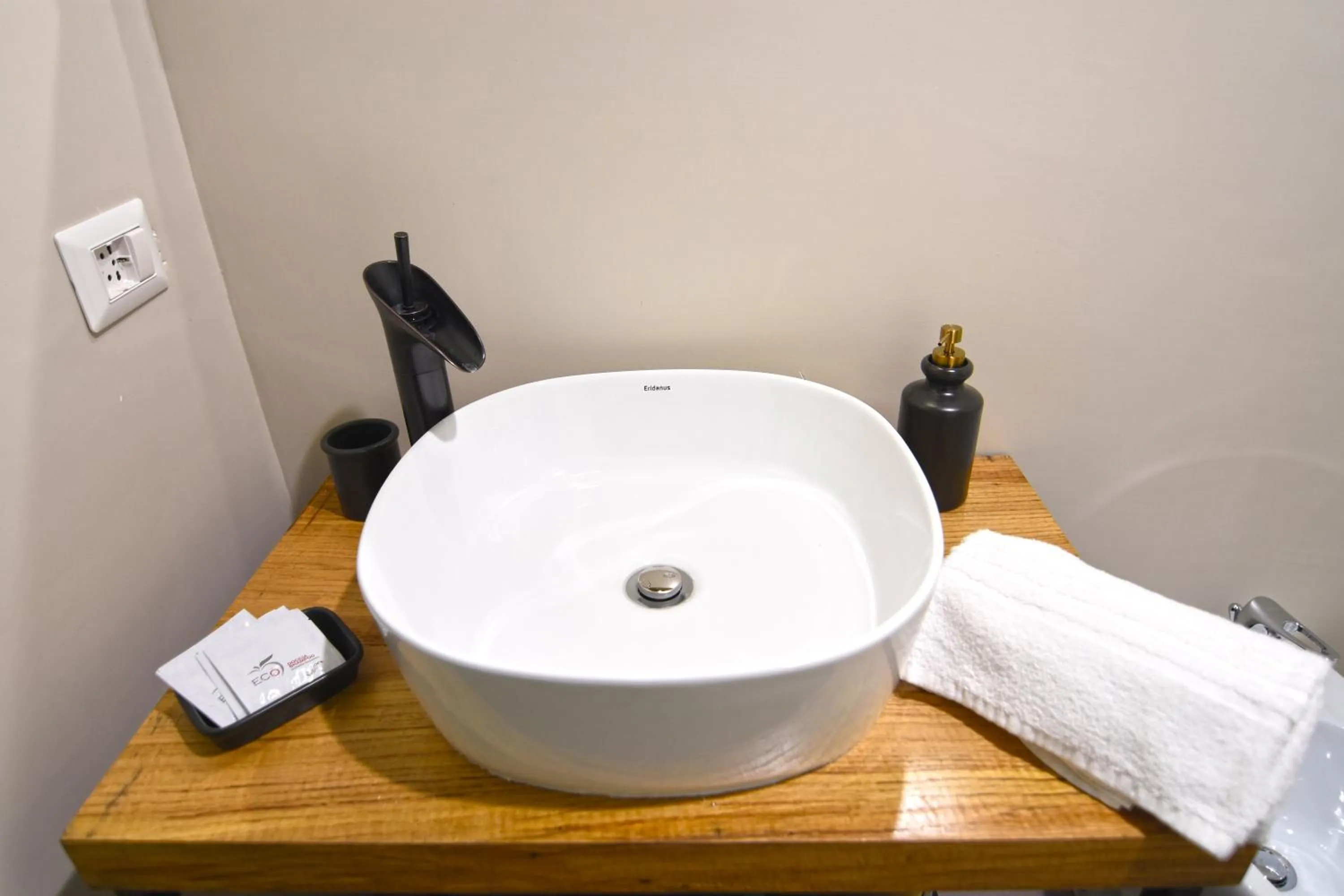 Bathroom in Palà Suites