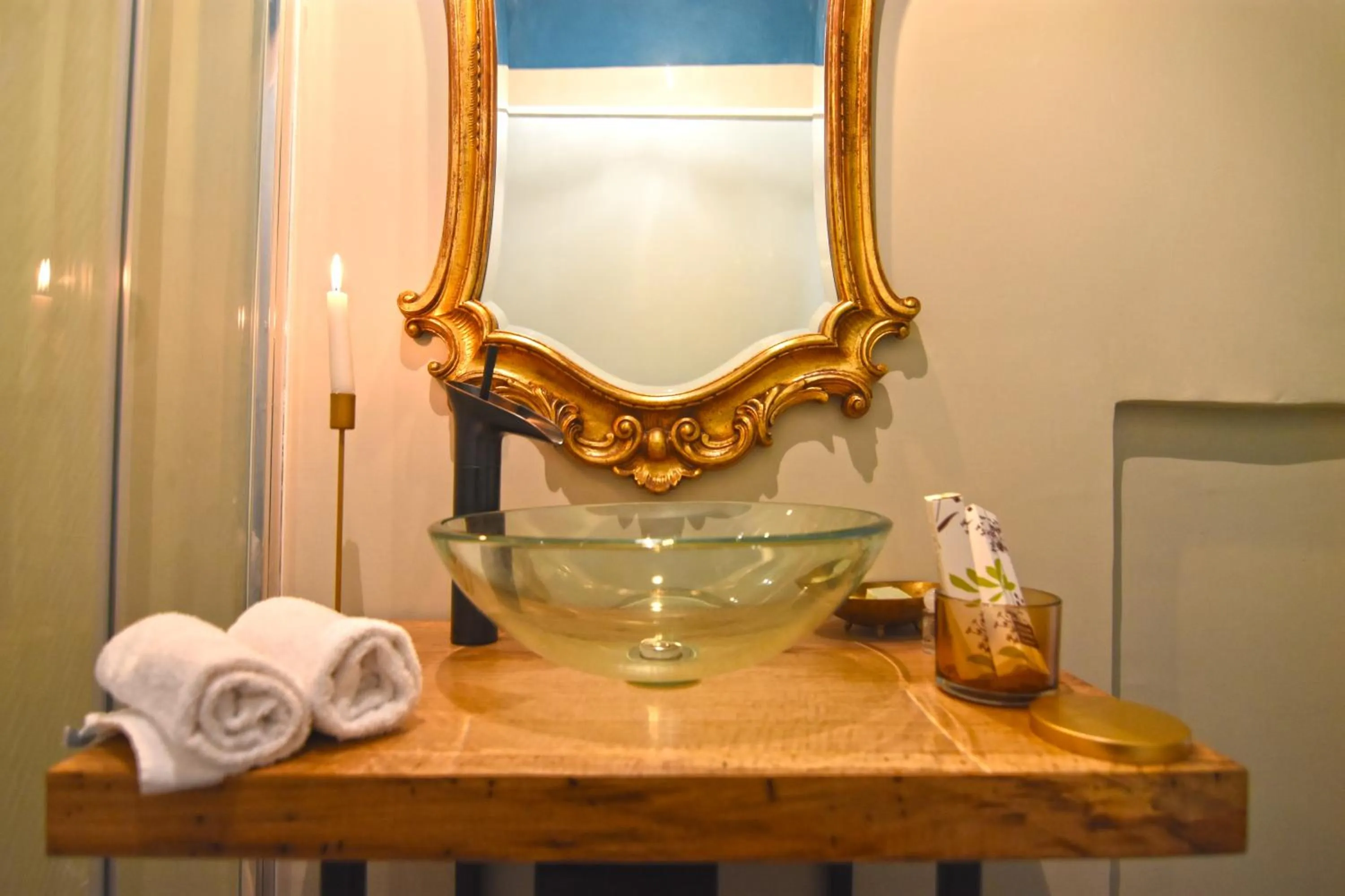 Bathroom in Palà Suites