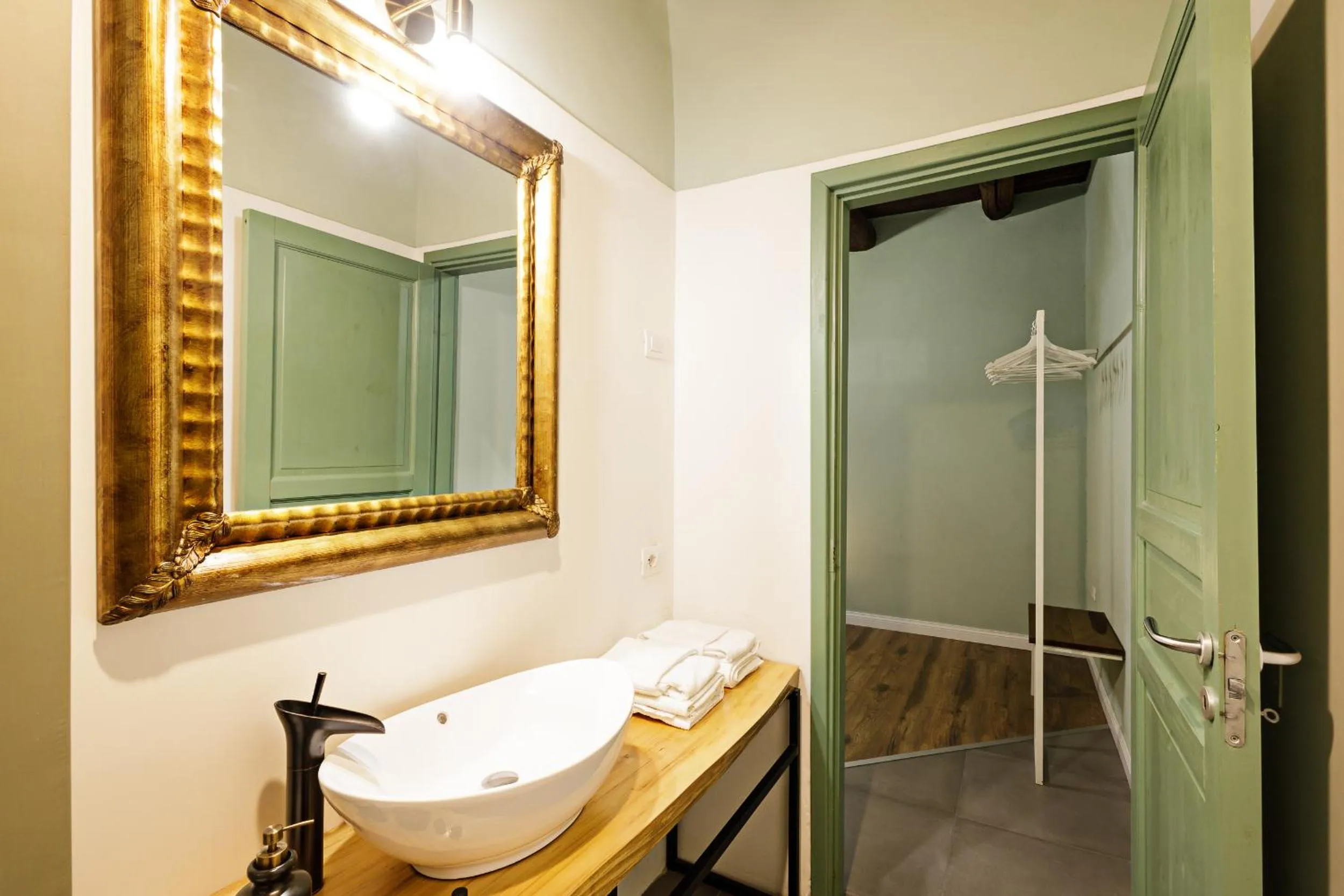 Bathroom in Palà Suites