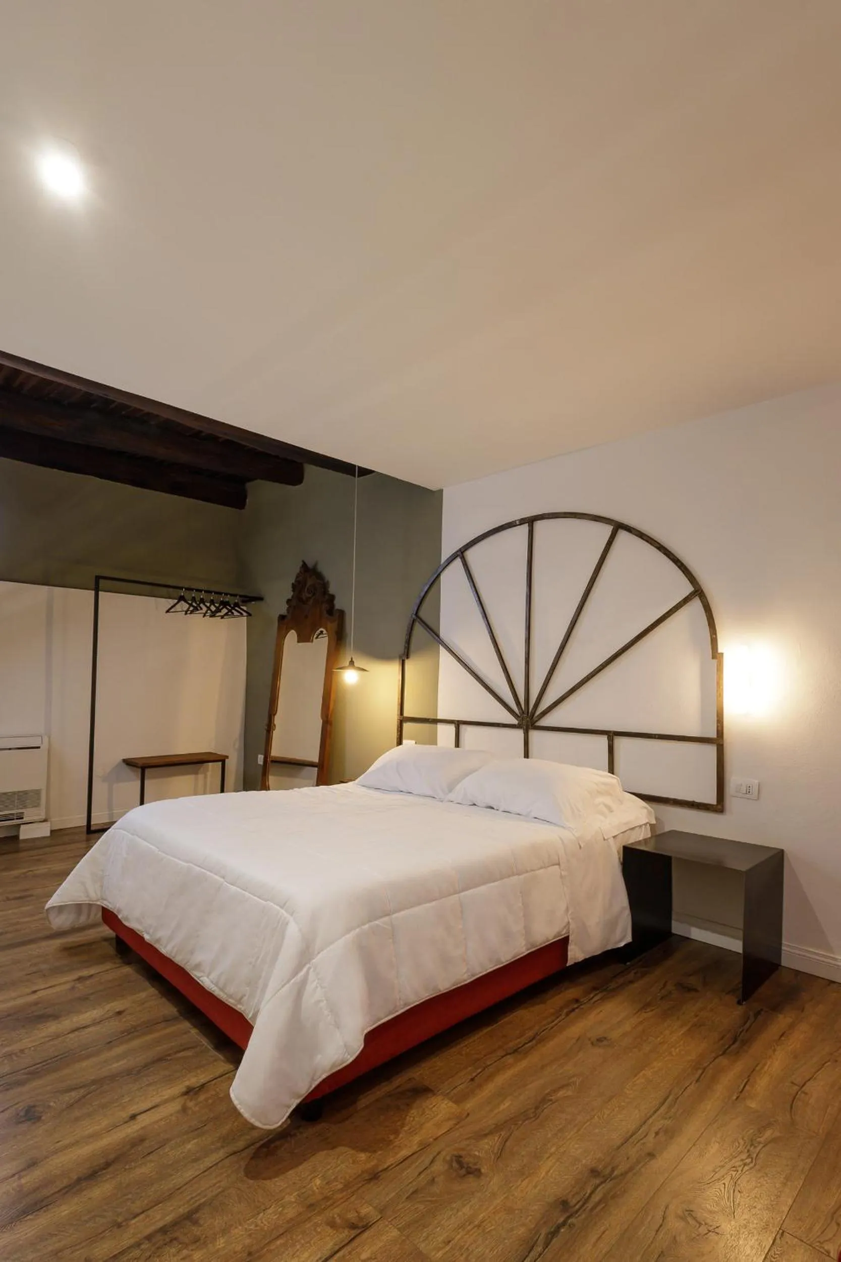 Photo of the whole room, Bed in Palà Suites