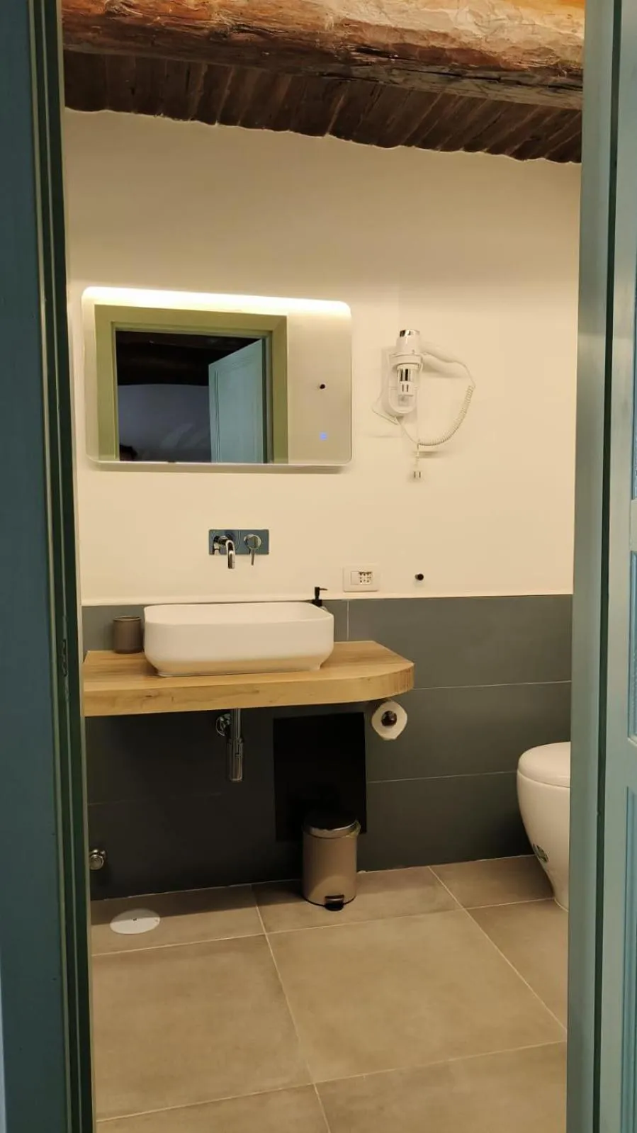 Toilet in Palà Suites