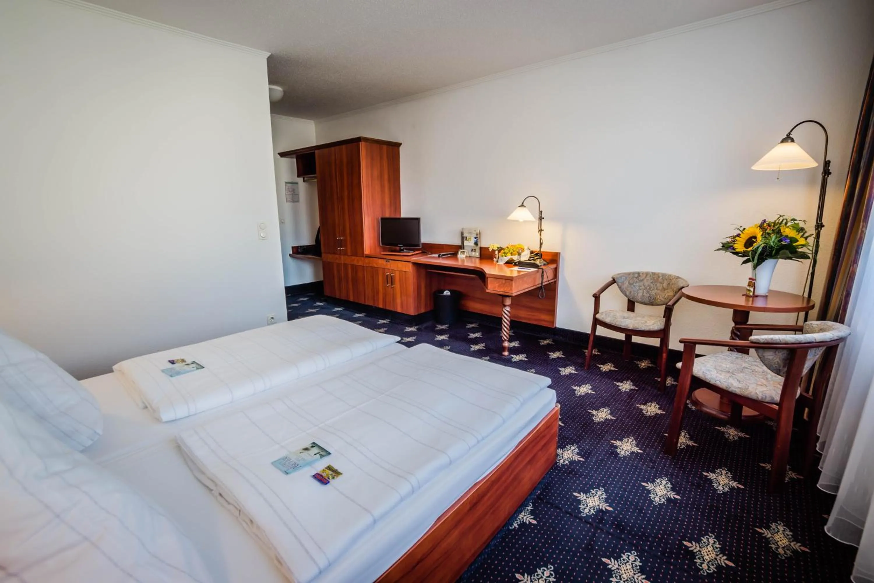 Photo of the whole room, Bed in Hotel Wilder Mann Annaberg-Buchholz