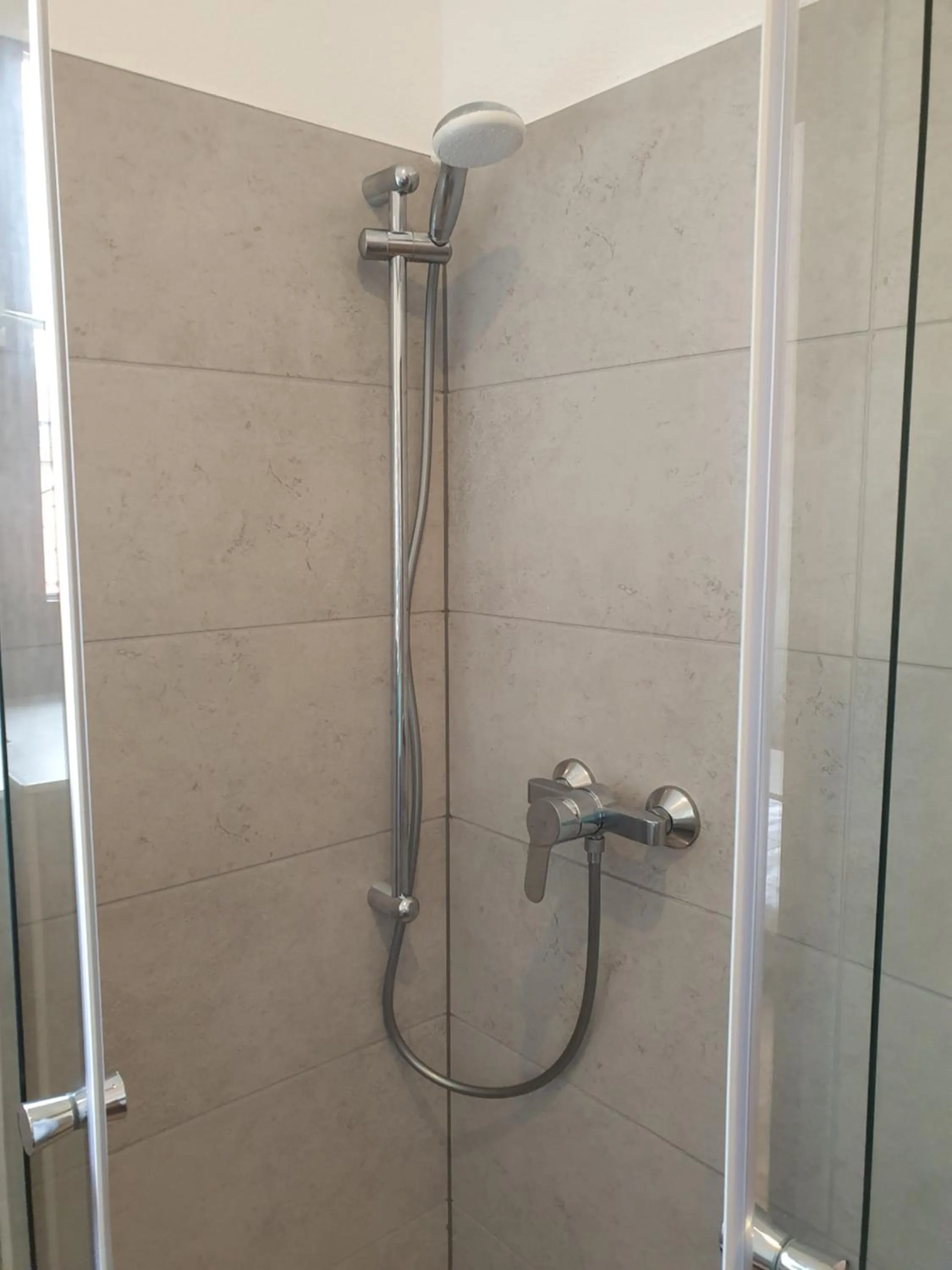 Bathroom in Budget Hotel Biebertal am Milseburgradweg