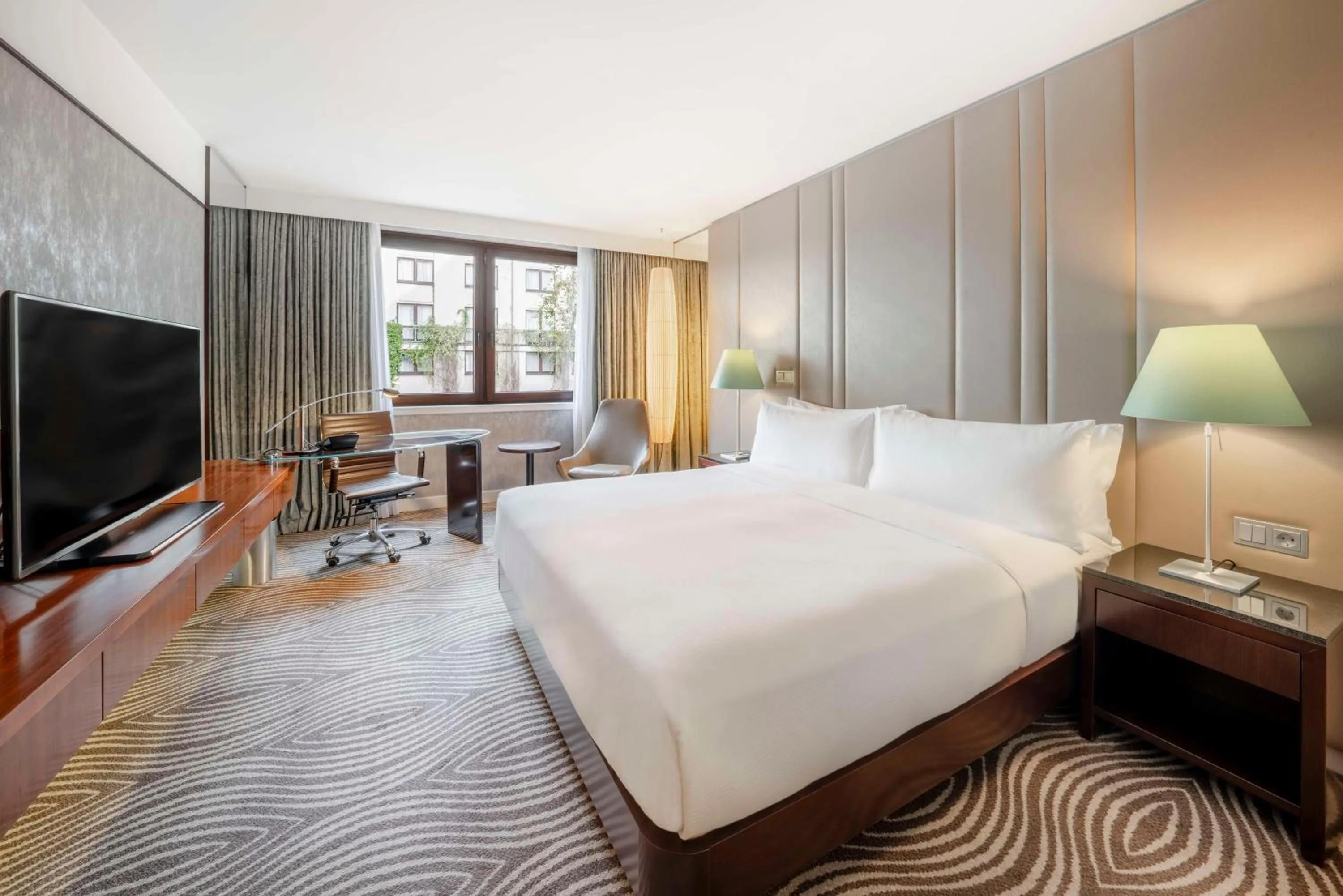 View (from property/room), Bed in Hilton Berlin