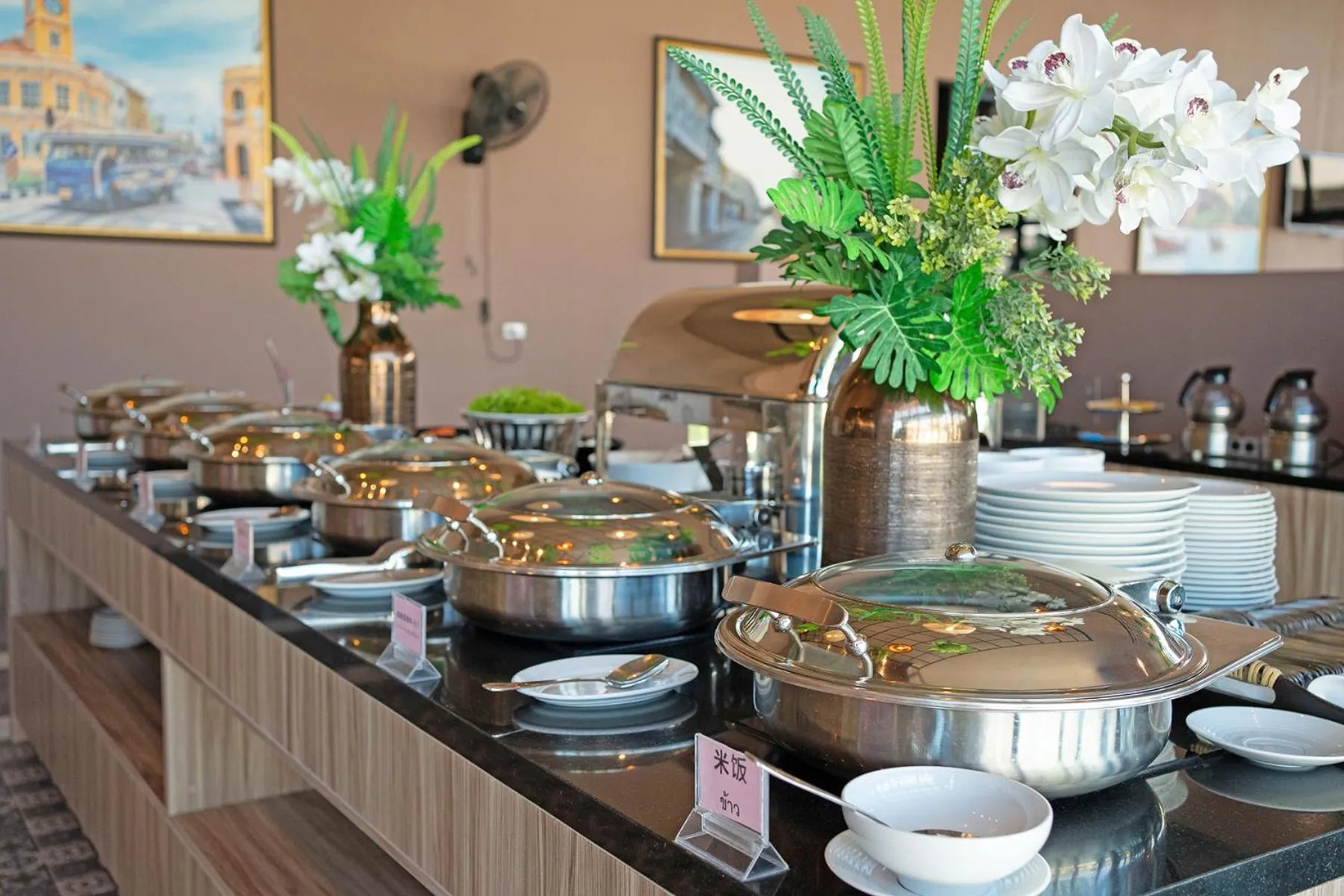 Restaurant/places to eat in Gold Chariot Pool Villa, Phuket - SHA Plus Certified