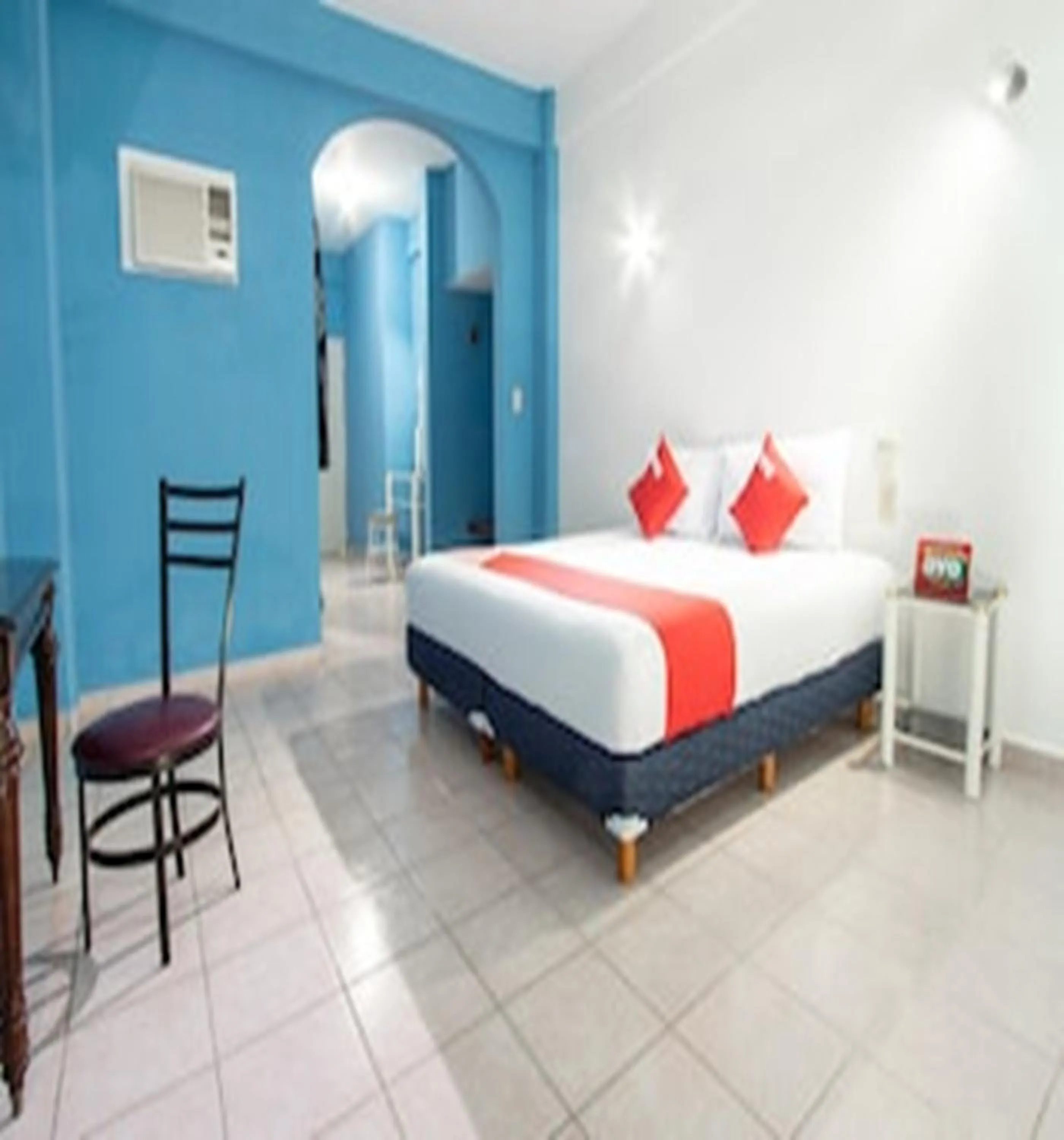 Photo of the whole room, Bed in OYO Hotel Estacion,José Cardel,Parque Central Revolución