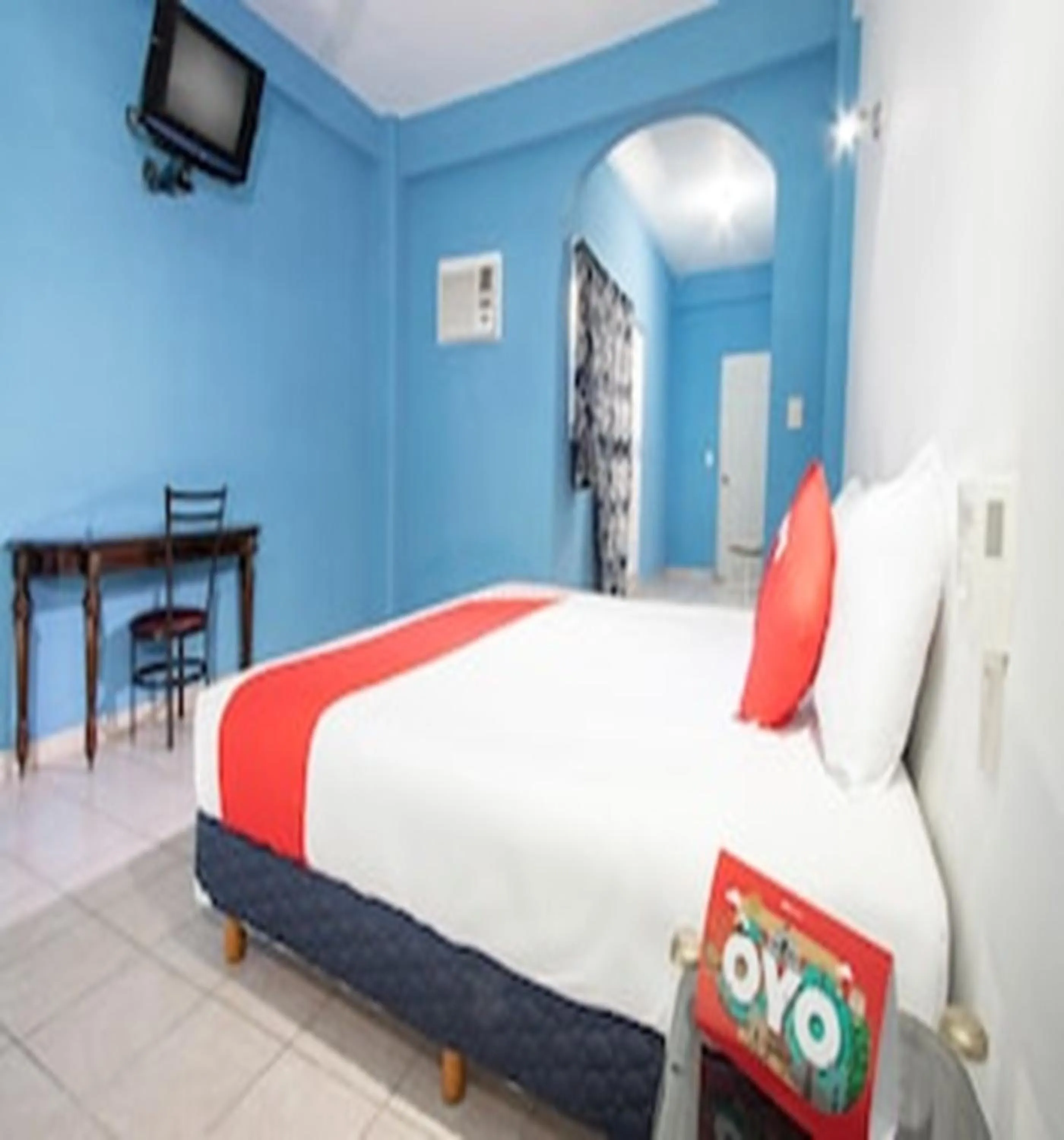 Photo of the whole room, Bed in OYO Hotel Estacion,José Cardel,Parque Central Revolución