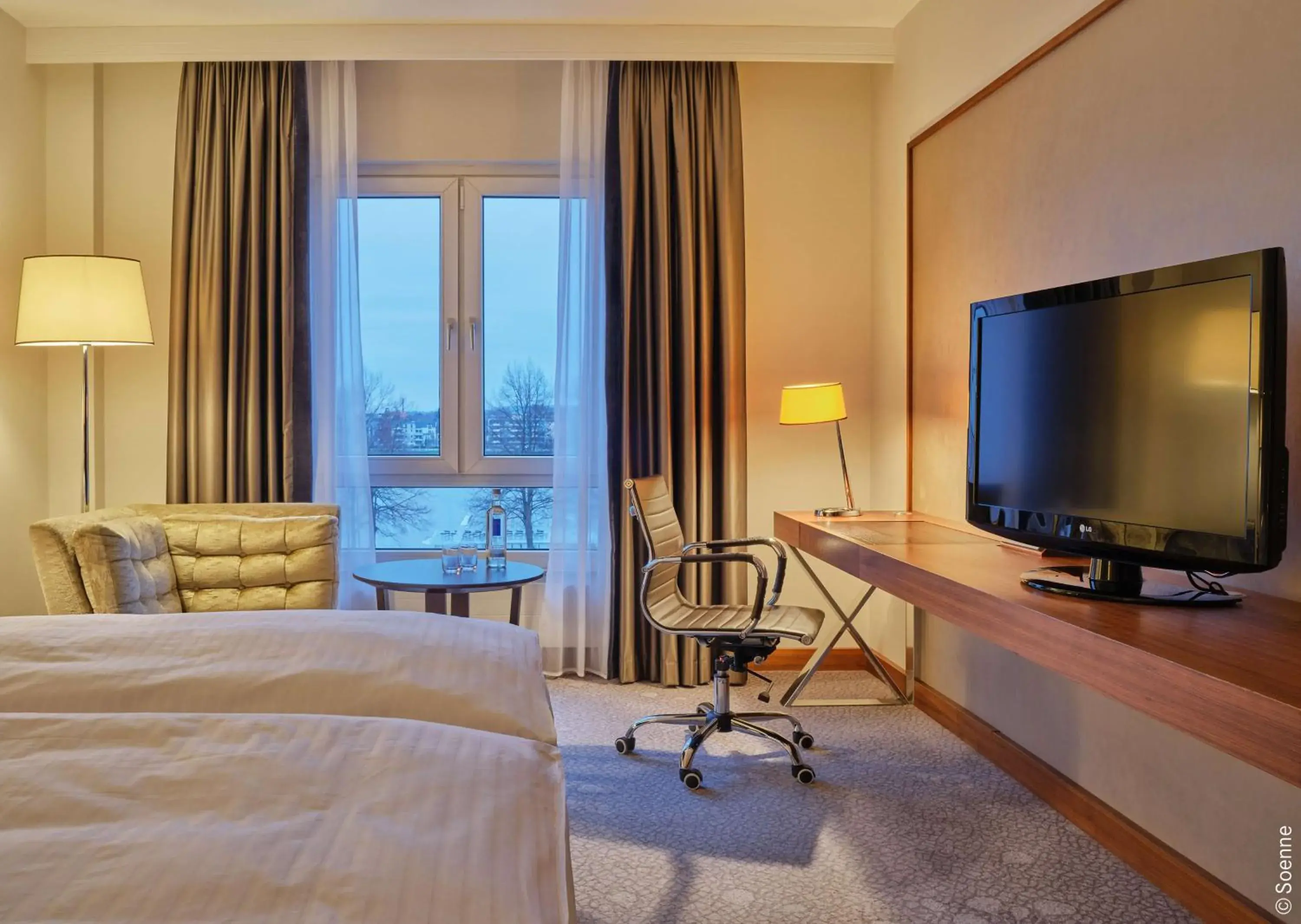 Deluxe Double Room in Dorint Hotel Bonn Deluxe Double Room in Dorint Hotel Bonn