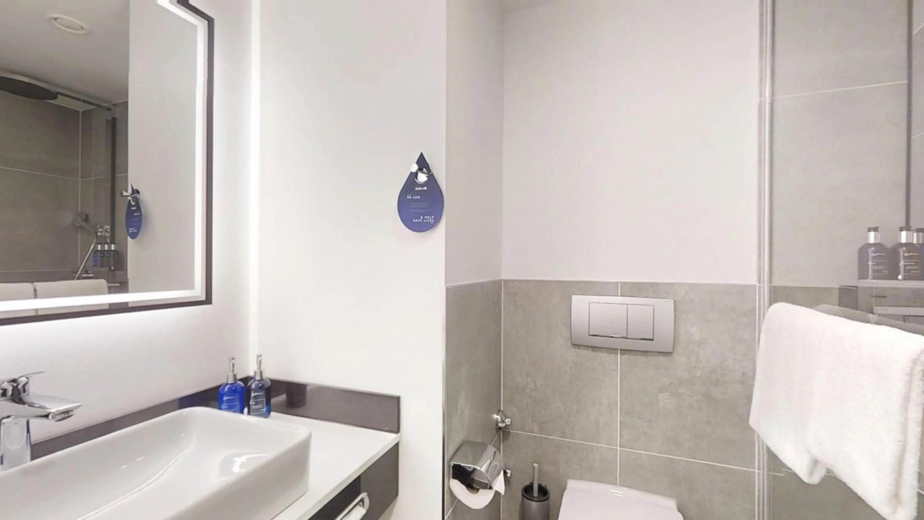 Bathroom in Radisson Blu Hotel Bremen