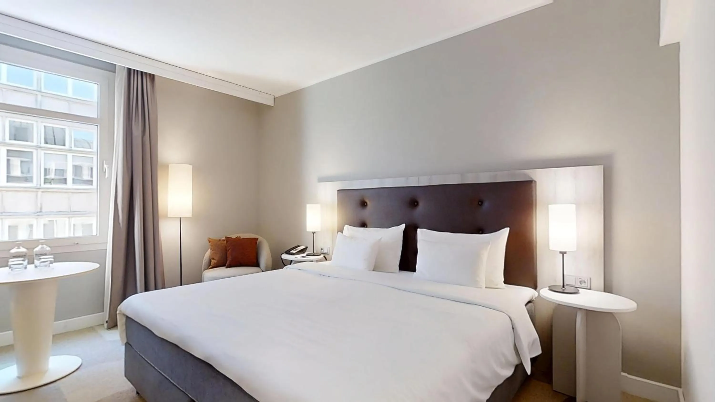 Bedroom, Bed in Radisson Blu Hotel Bremen