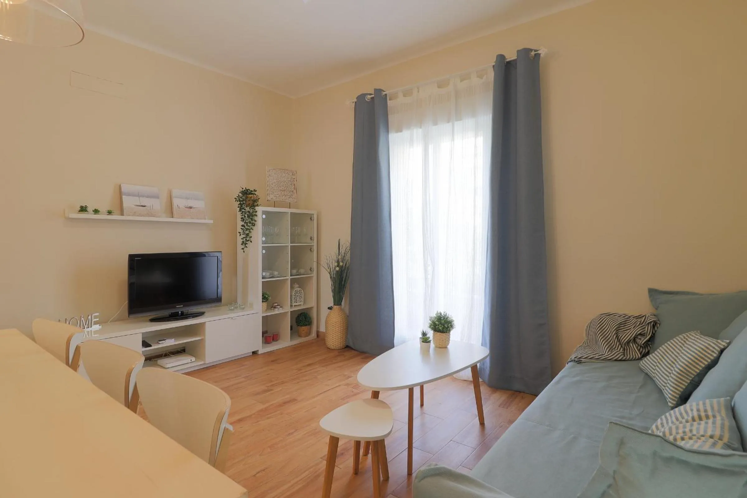 TV and multimedia in C102 - Huge and Stylish 5 Bedroom by the Center