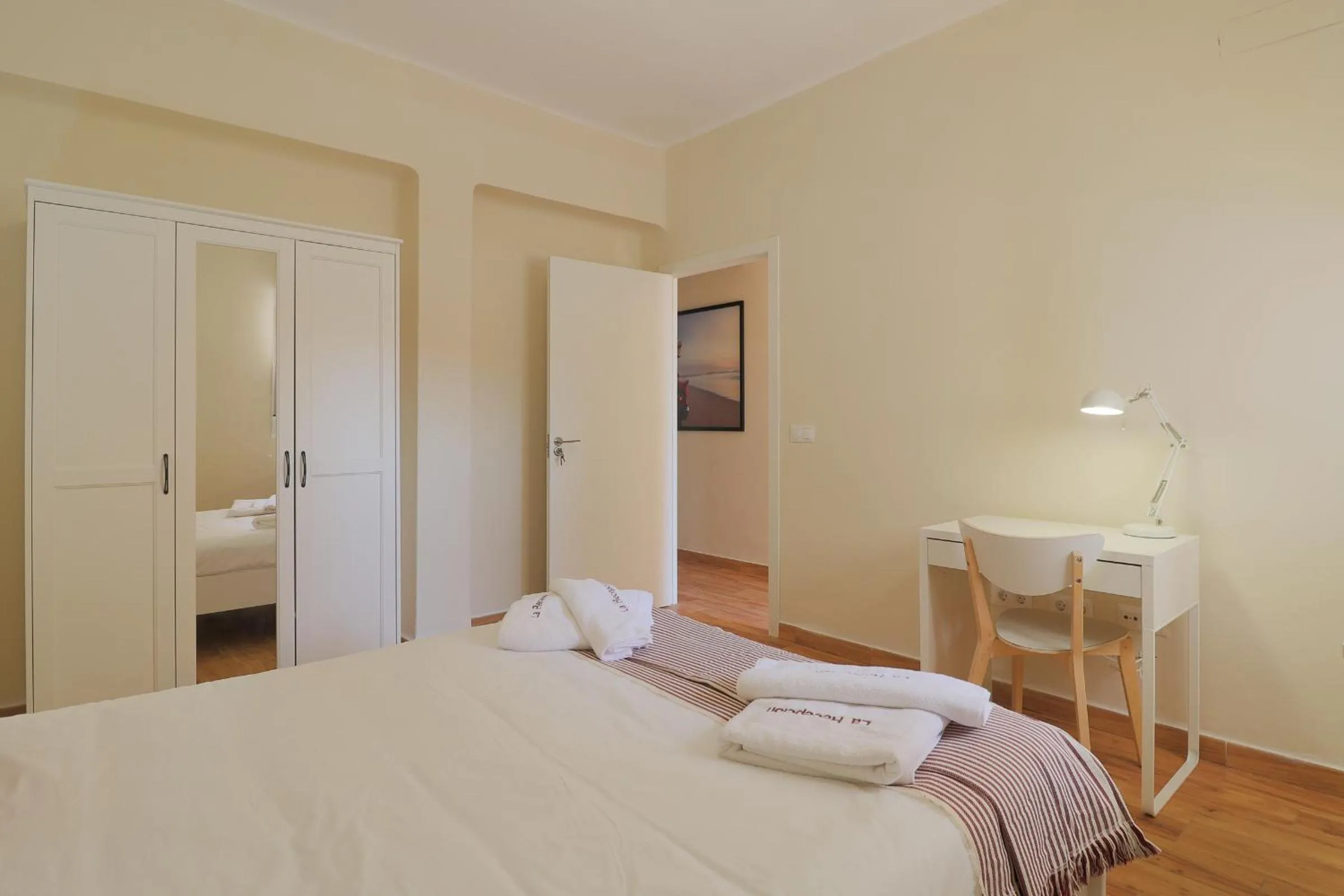 Bed in C102 - Huge and Stylish 5 Bedroom by the Center
