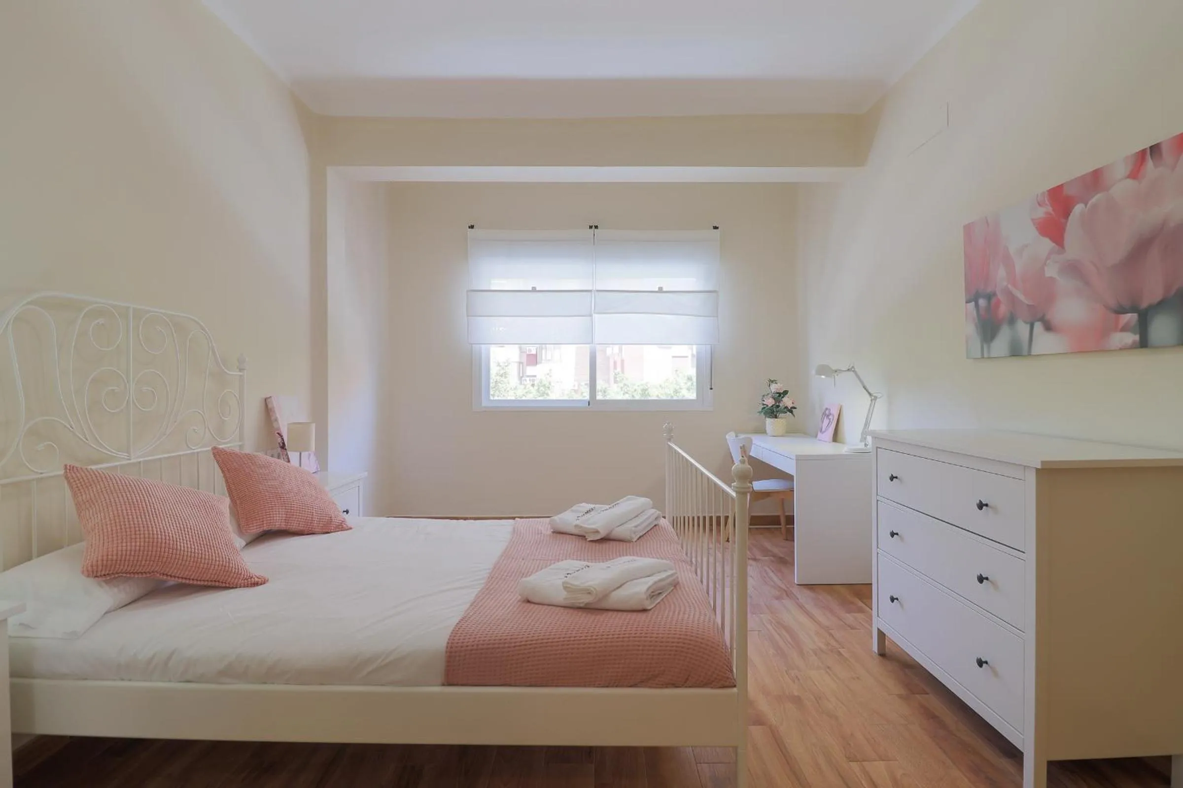 Seating area, Bed in C102 - Huge and Stylish 5 Bedroom by the Center