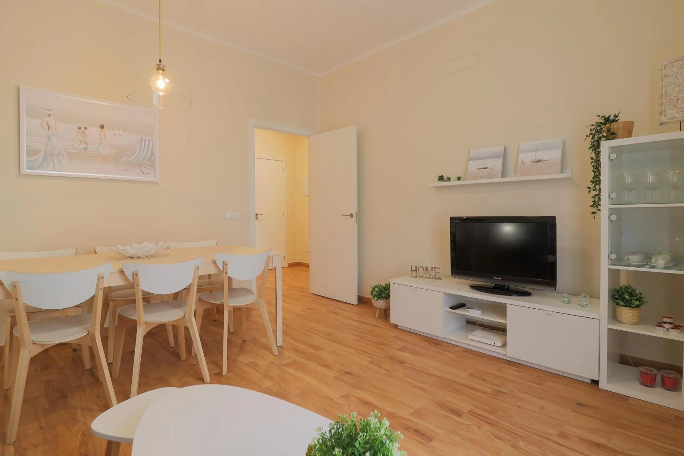 Dining area in C102 - Huge and Stylish 5 Bedroom by the Center