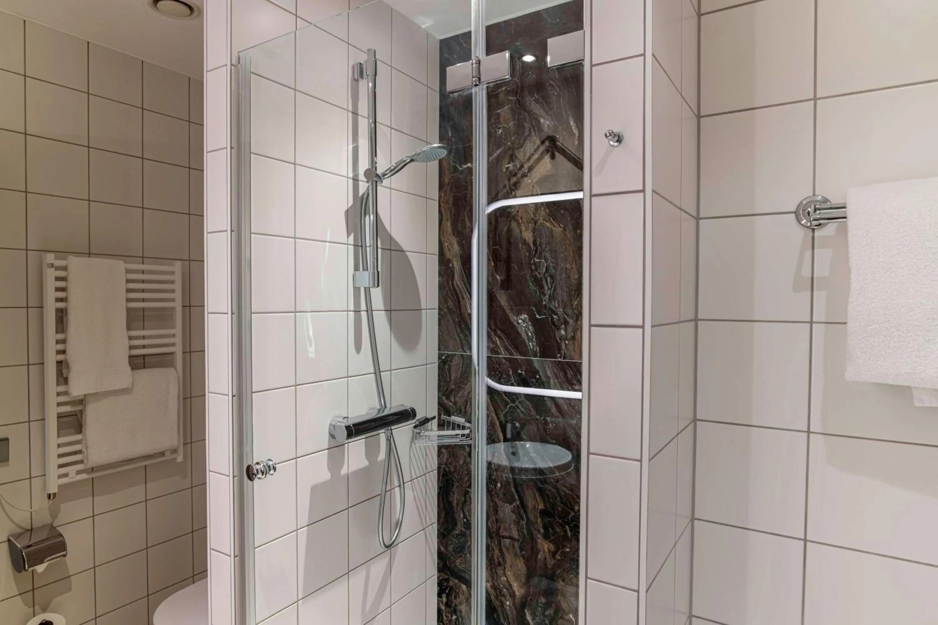 Bathroom in Hilton Cologne