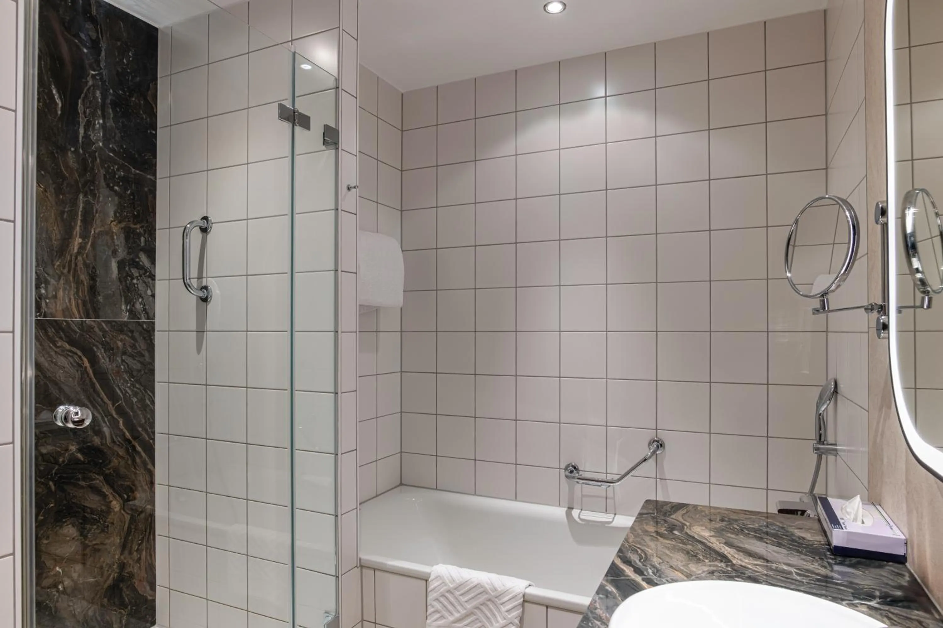 Bathroom in Hilton Cologne