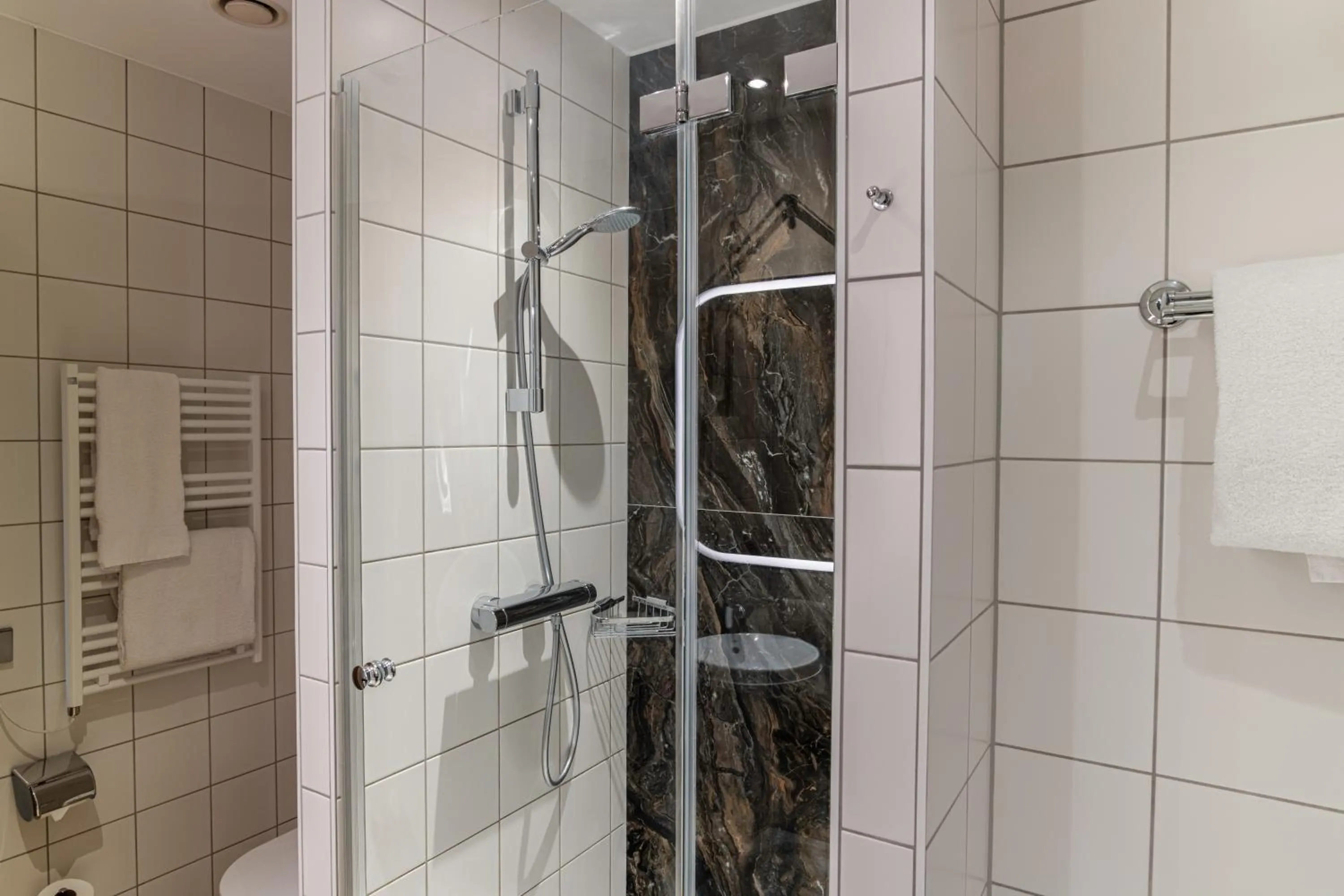 Bathroom in Hilton Cologne