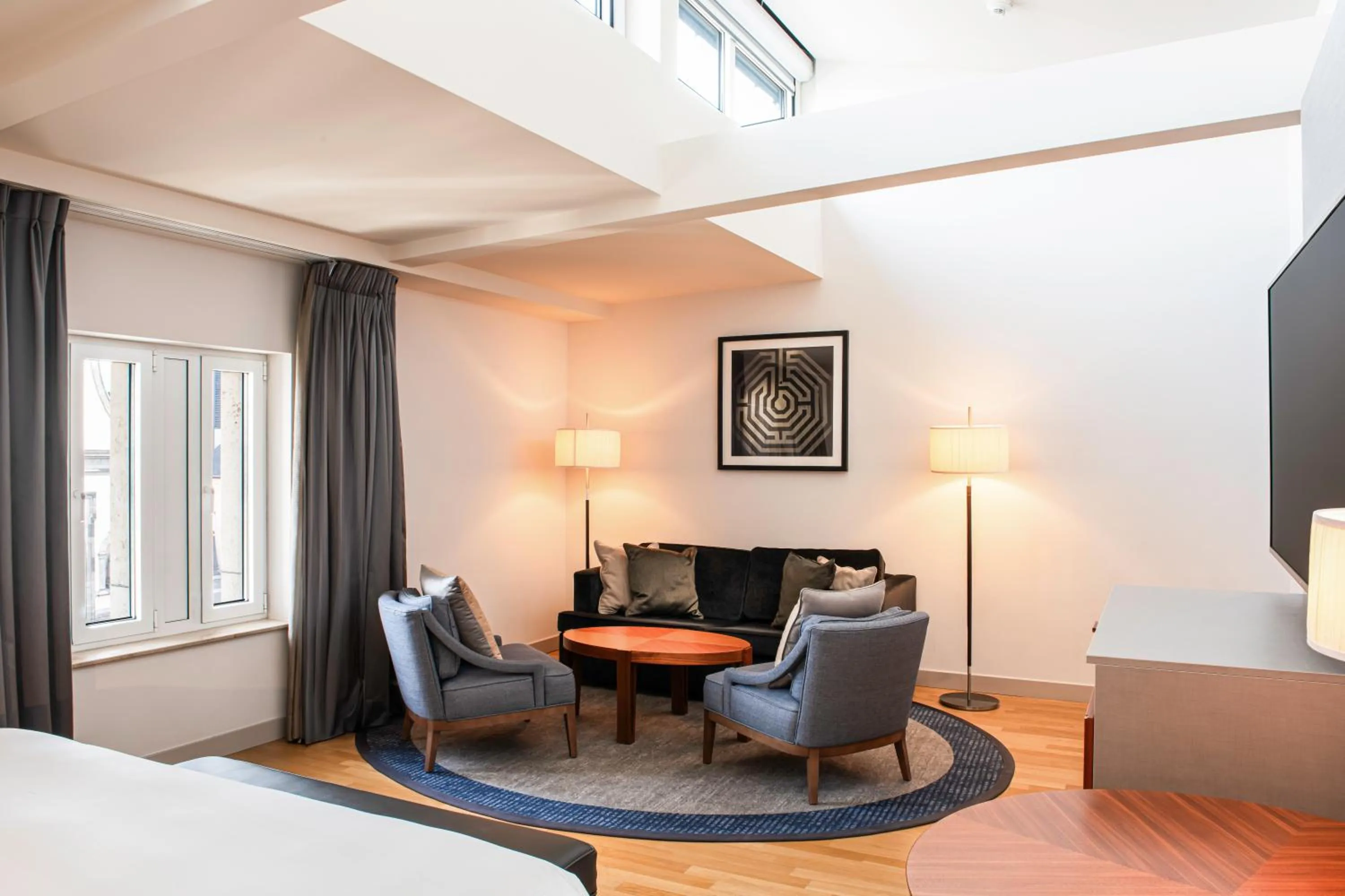 Photo of the whole room, Bed in Hilton Cologne