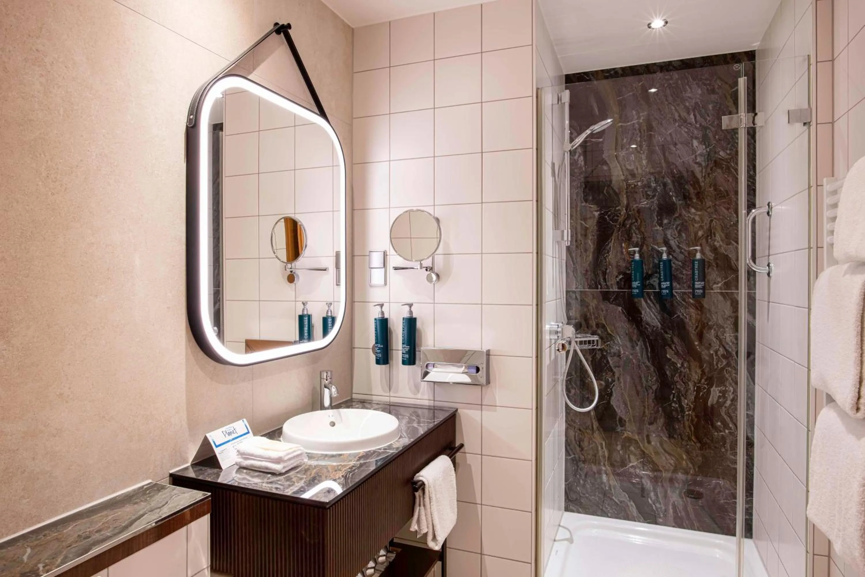 Bathroom in Hilton Cologne