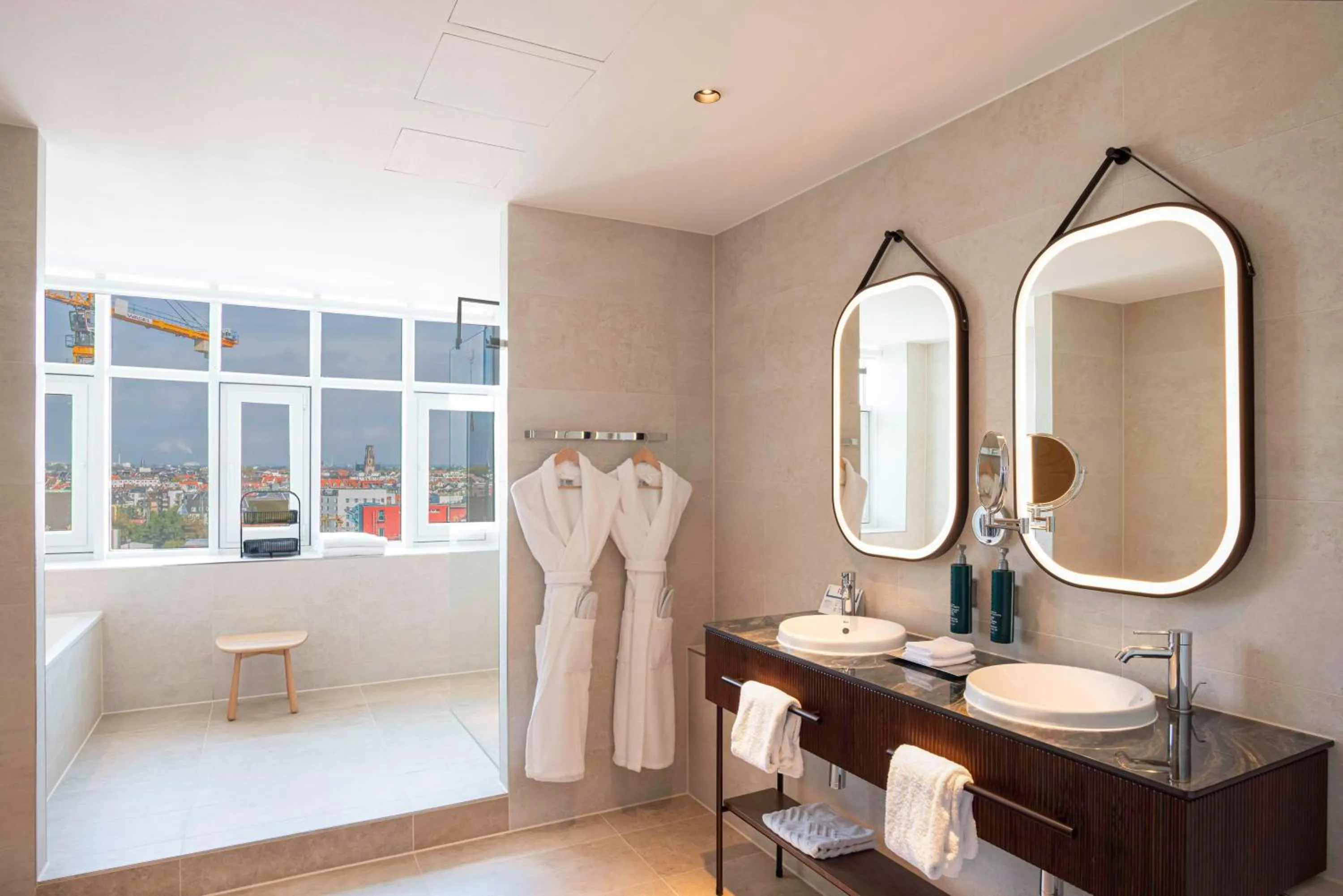 Bathroom in Hilton Cologne