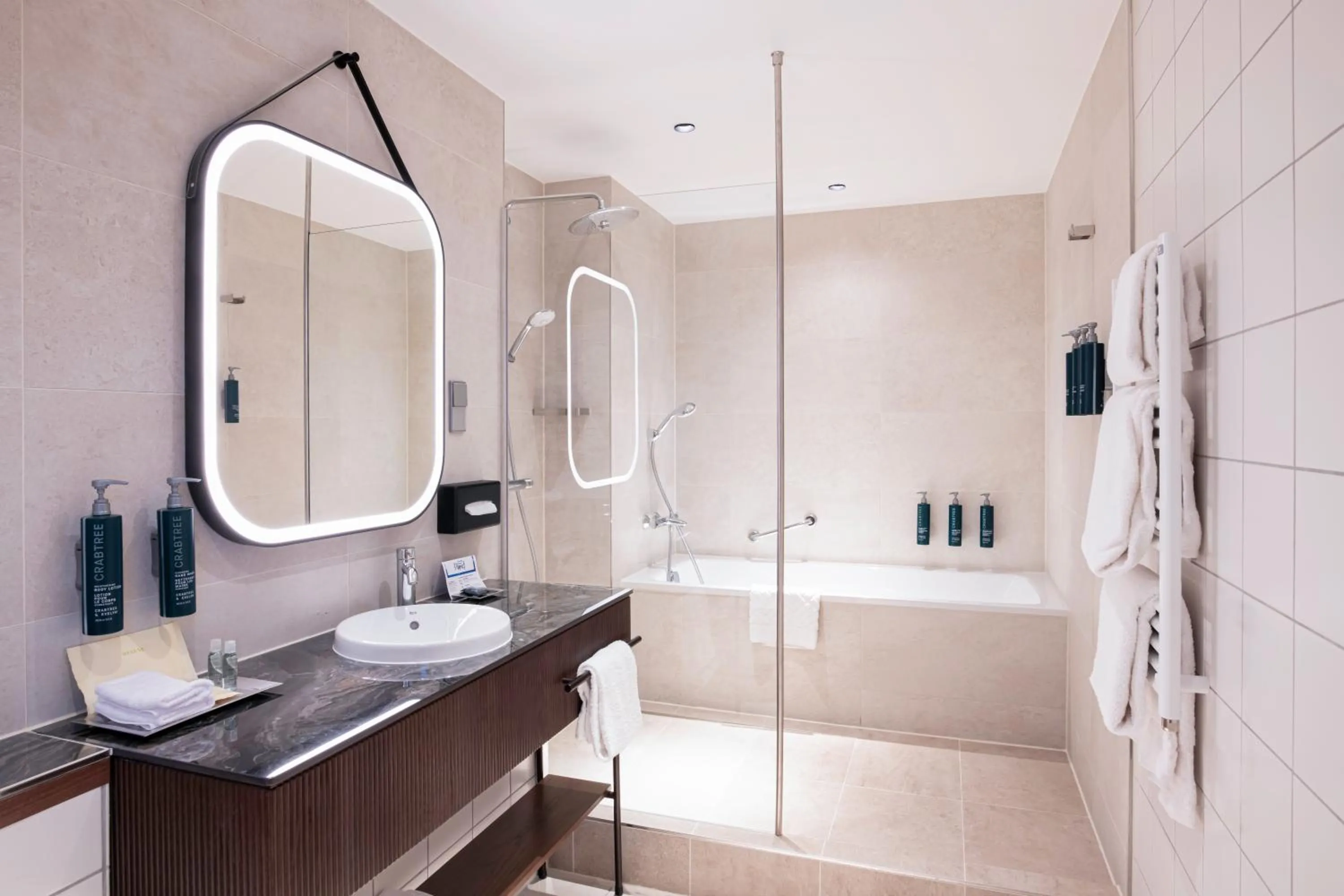 Bathroom in Hilton Cologne