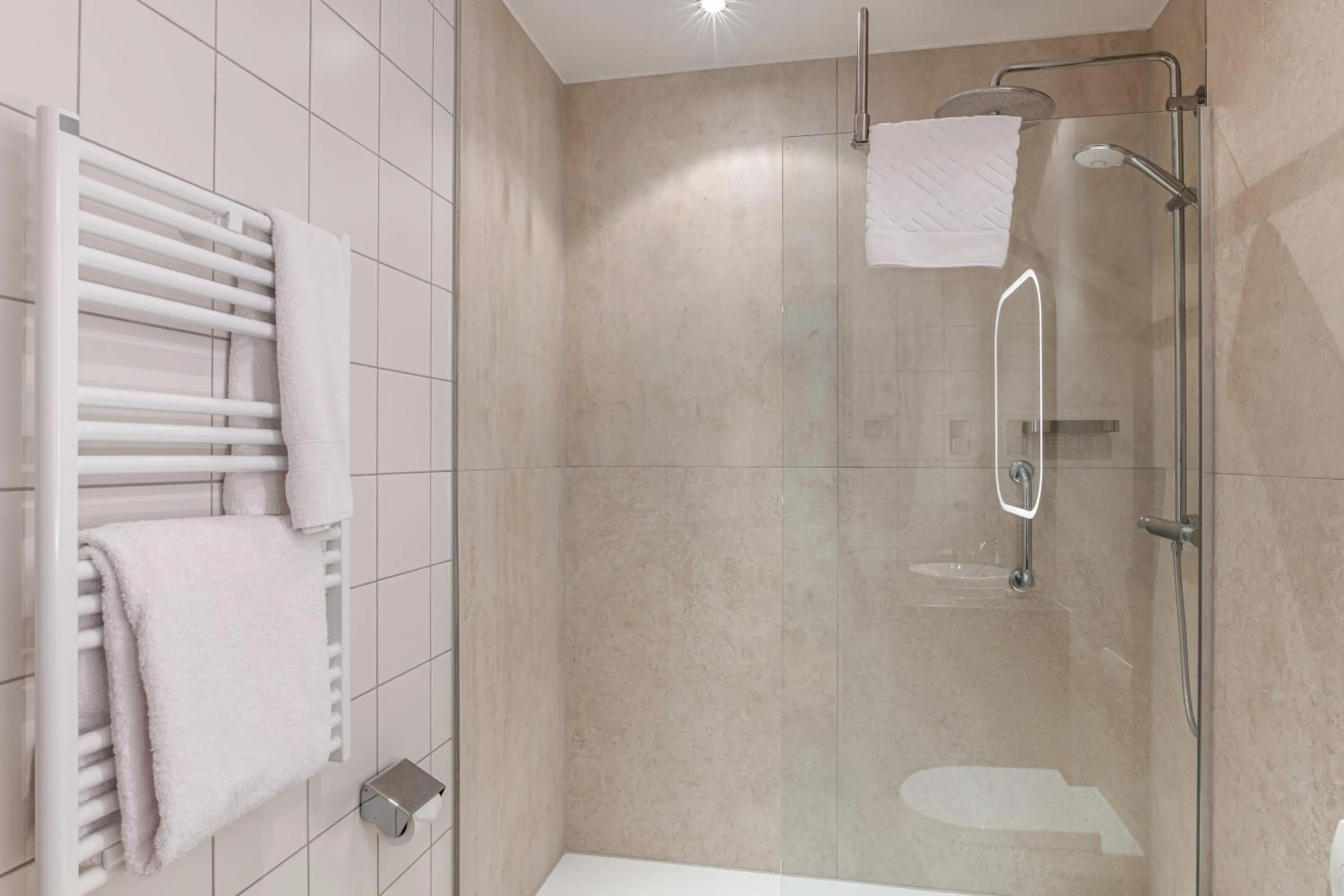 Bathroom in Hilton Cologne