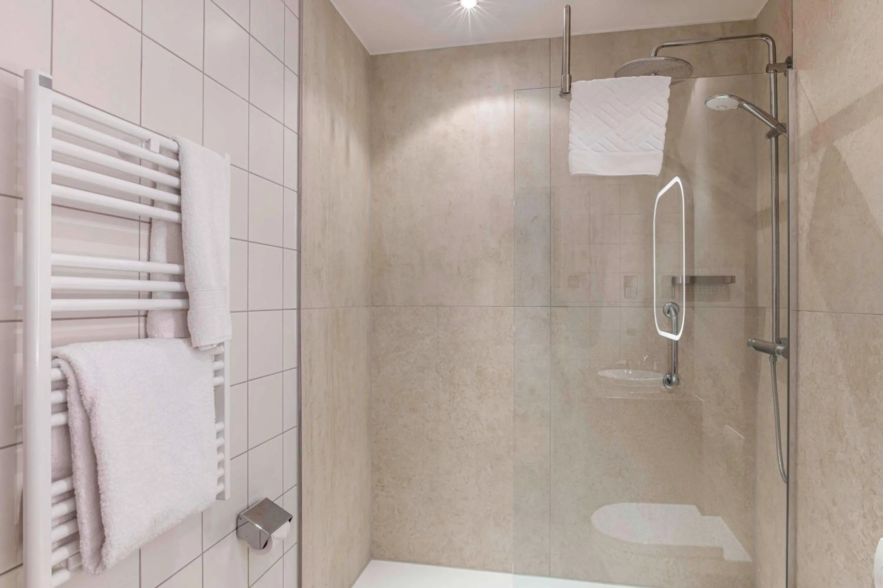 Bathroom in Hilton Cologne