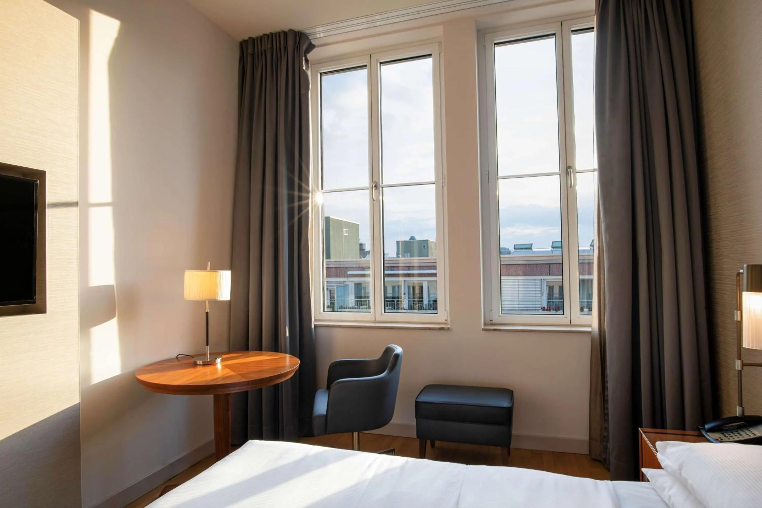 Bedroom, Bed in Hilton Cologne