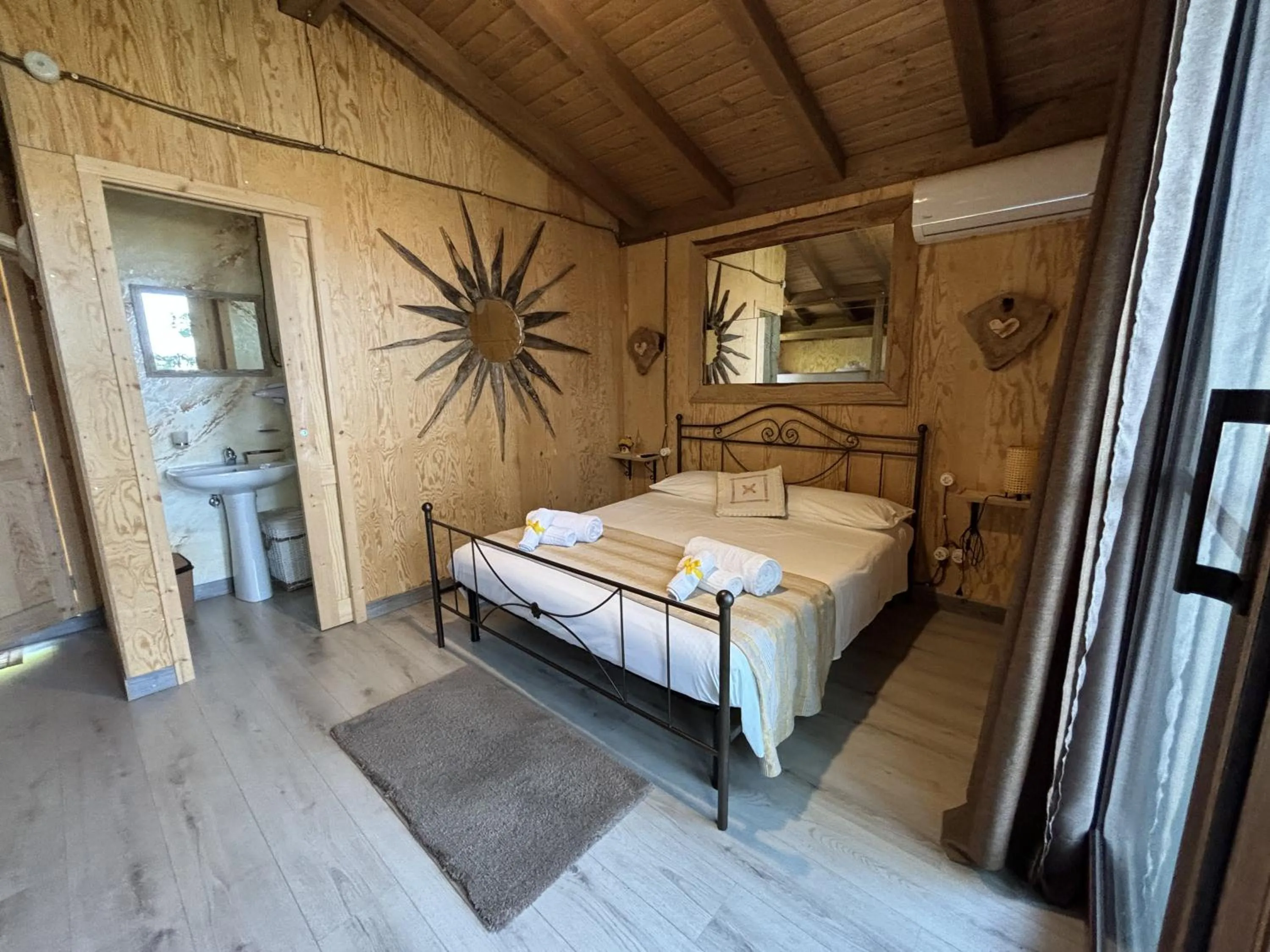 Bed in B & B Le Casette sull'albero di Villa Alba
