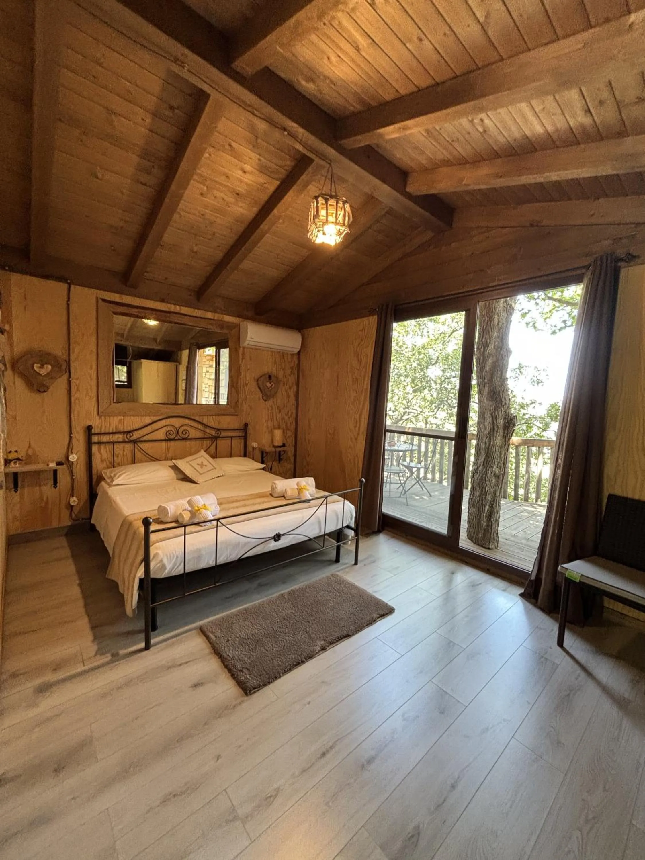 Bed in B & B Le Casette sull'albero di Villa Alba