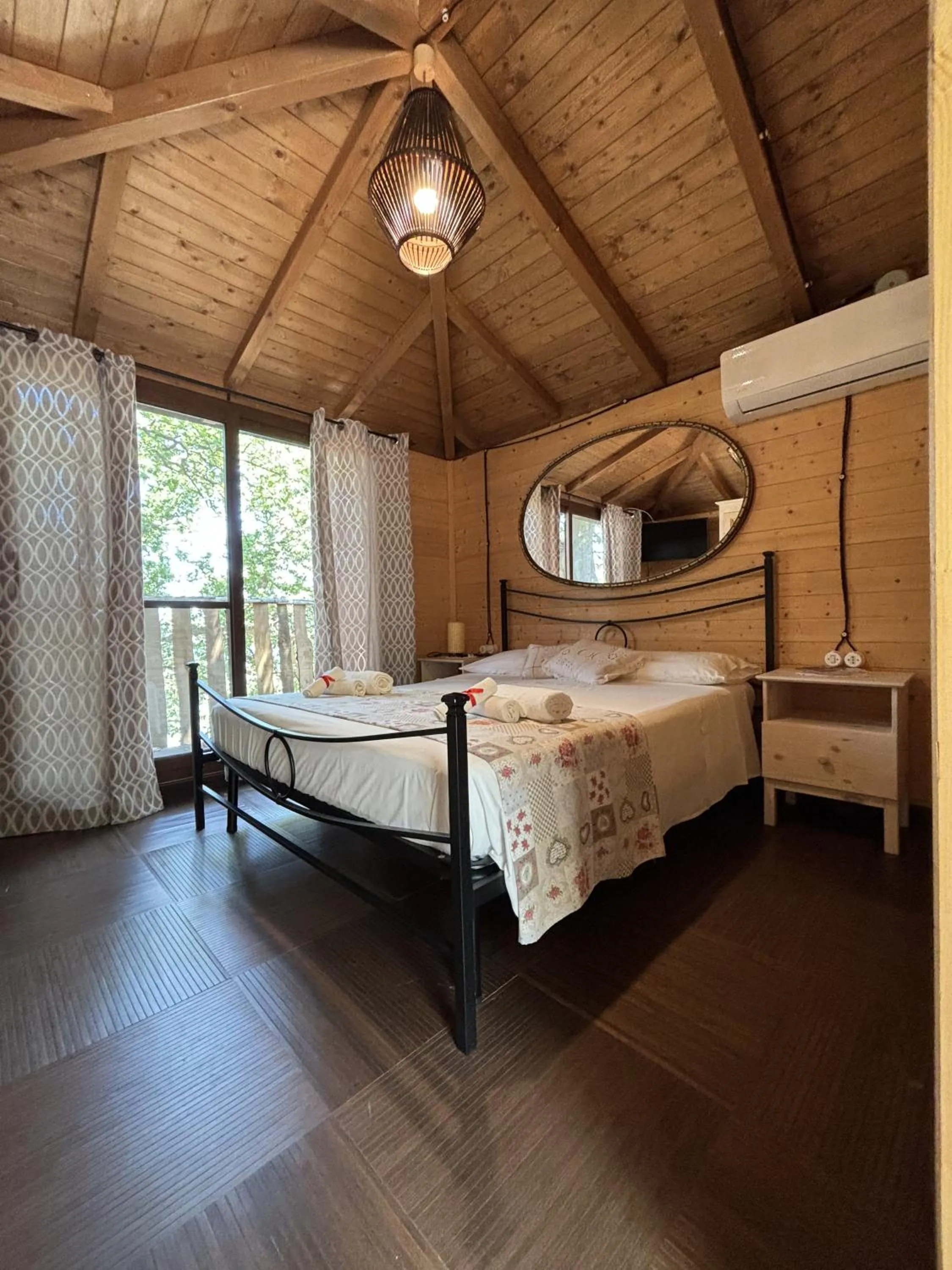 Bed in B & B Le Casette sull'albero di Villa Alba