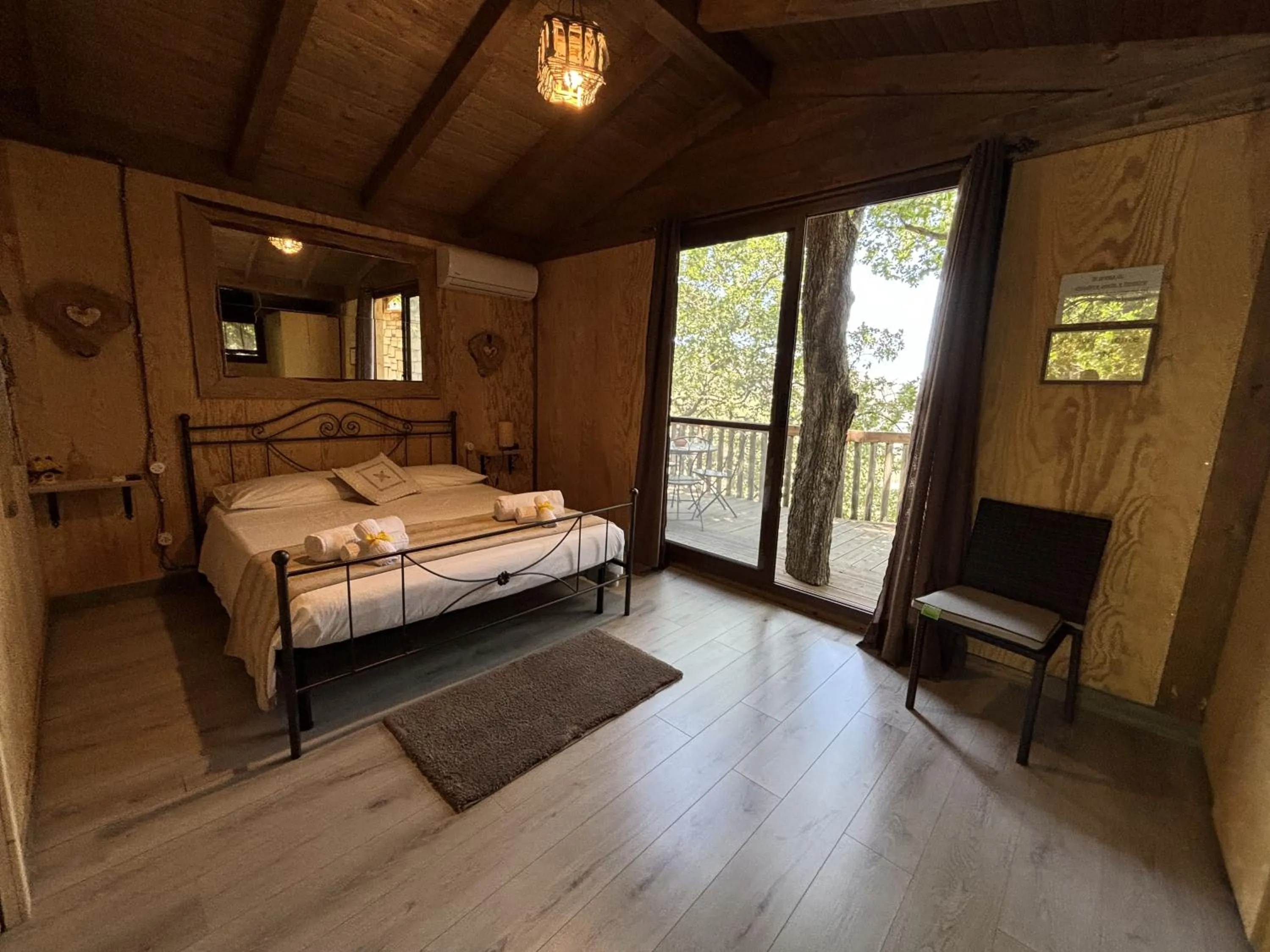 Bed in B & B Le Casette sull'albero di Villa Alba