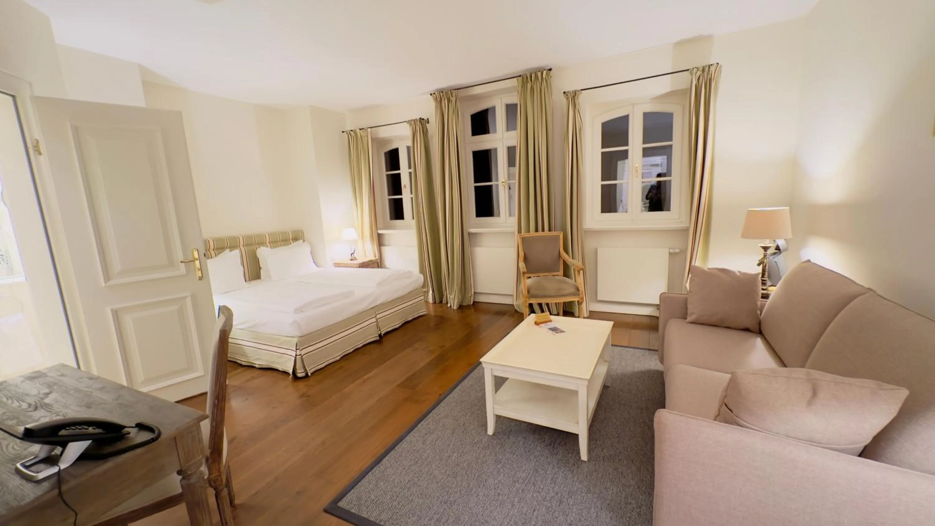 Photo of the whole room, Bed in Schloss Lüdersburg Golf & Spa