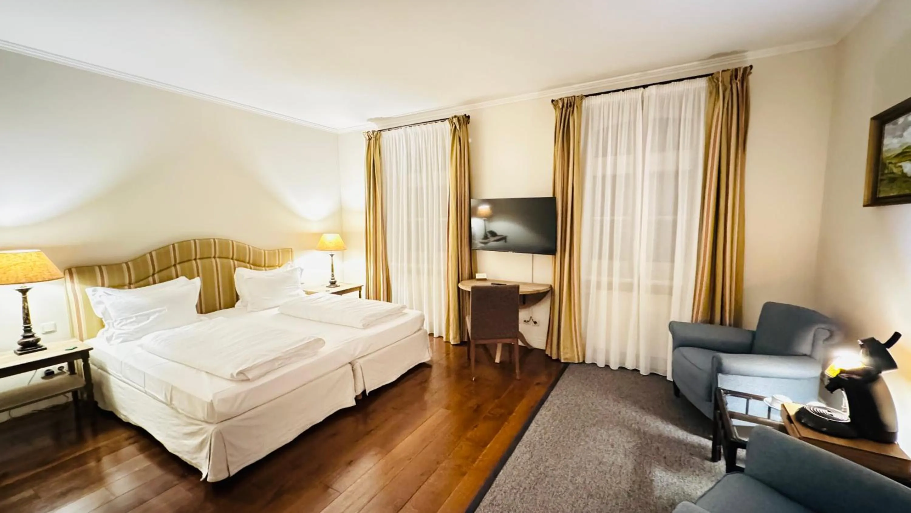 Photo of the whole room, Bed in Schloss Lüdersburg Golf & Spa