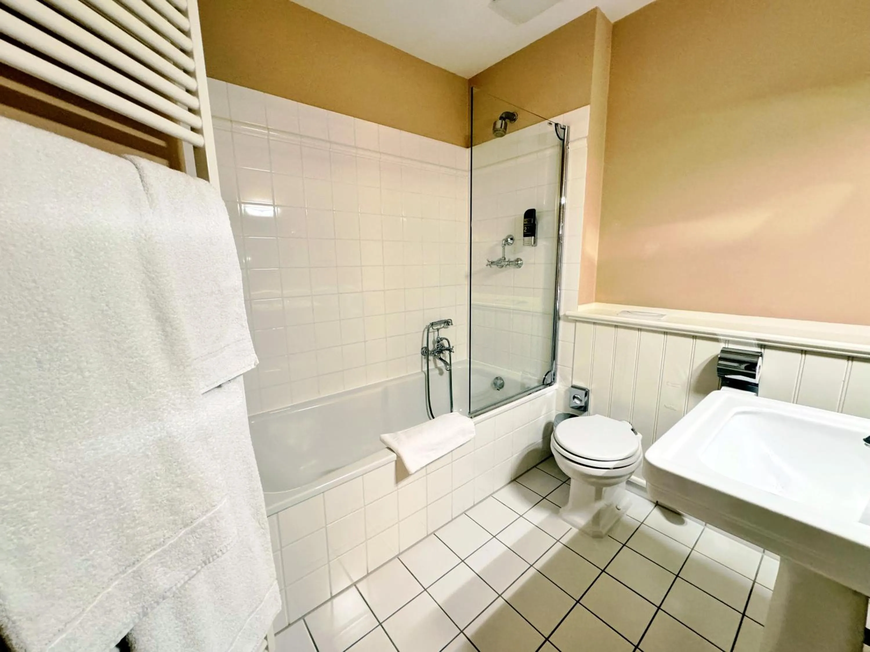 Bathroom in Schloss Lüdersburg Golf & Spa