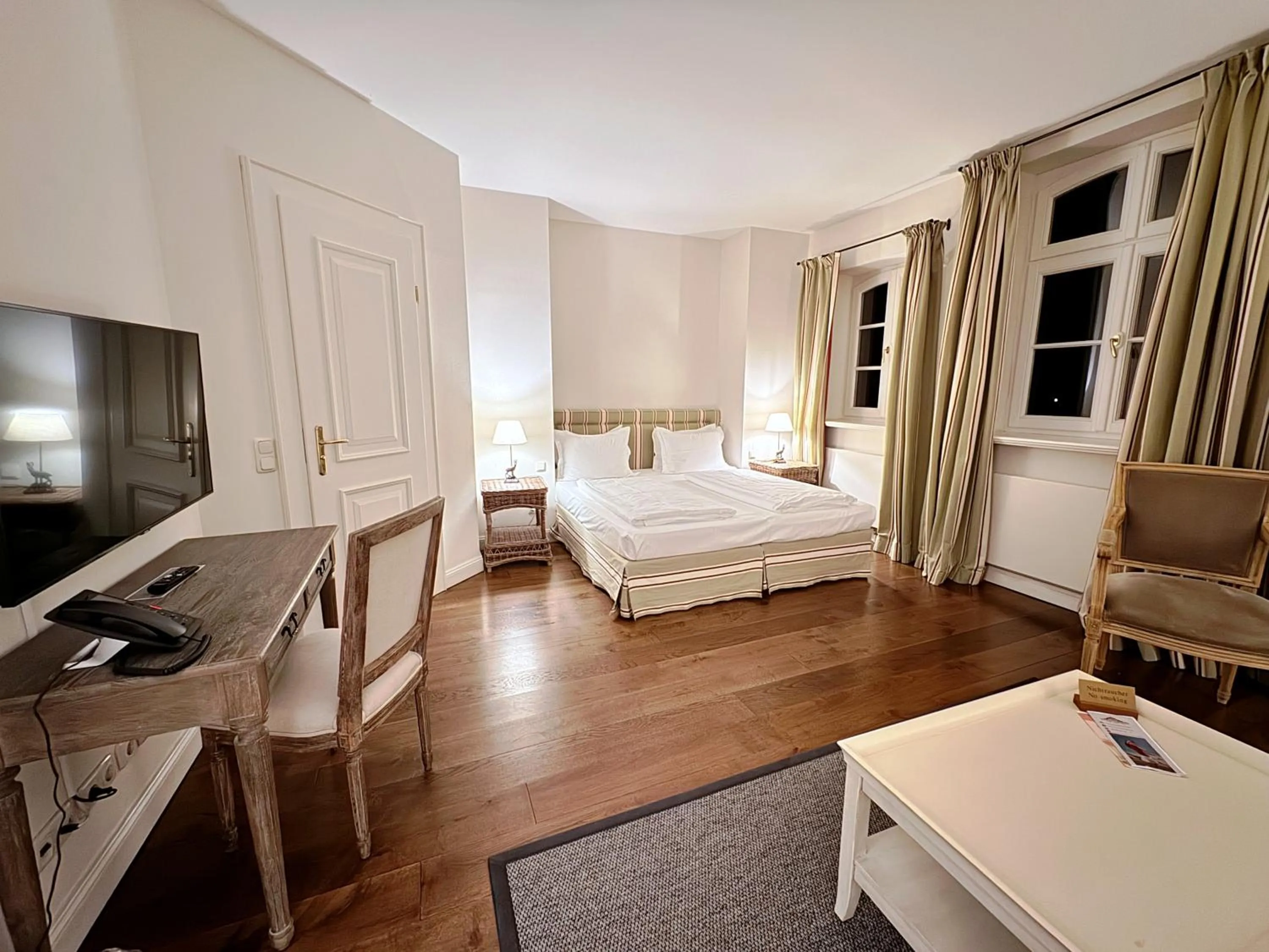 Photo of the whole room, Bed in Schloss Lüdersburg Golf & Spa