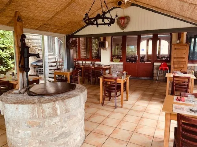 Property building in Hôtel-Restaurant La Bergerie