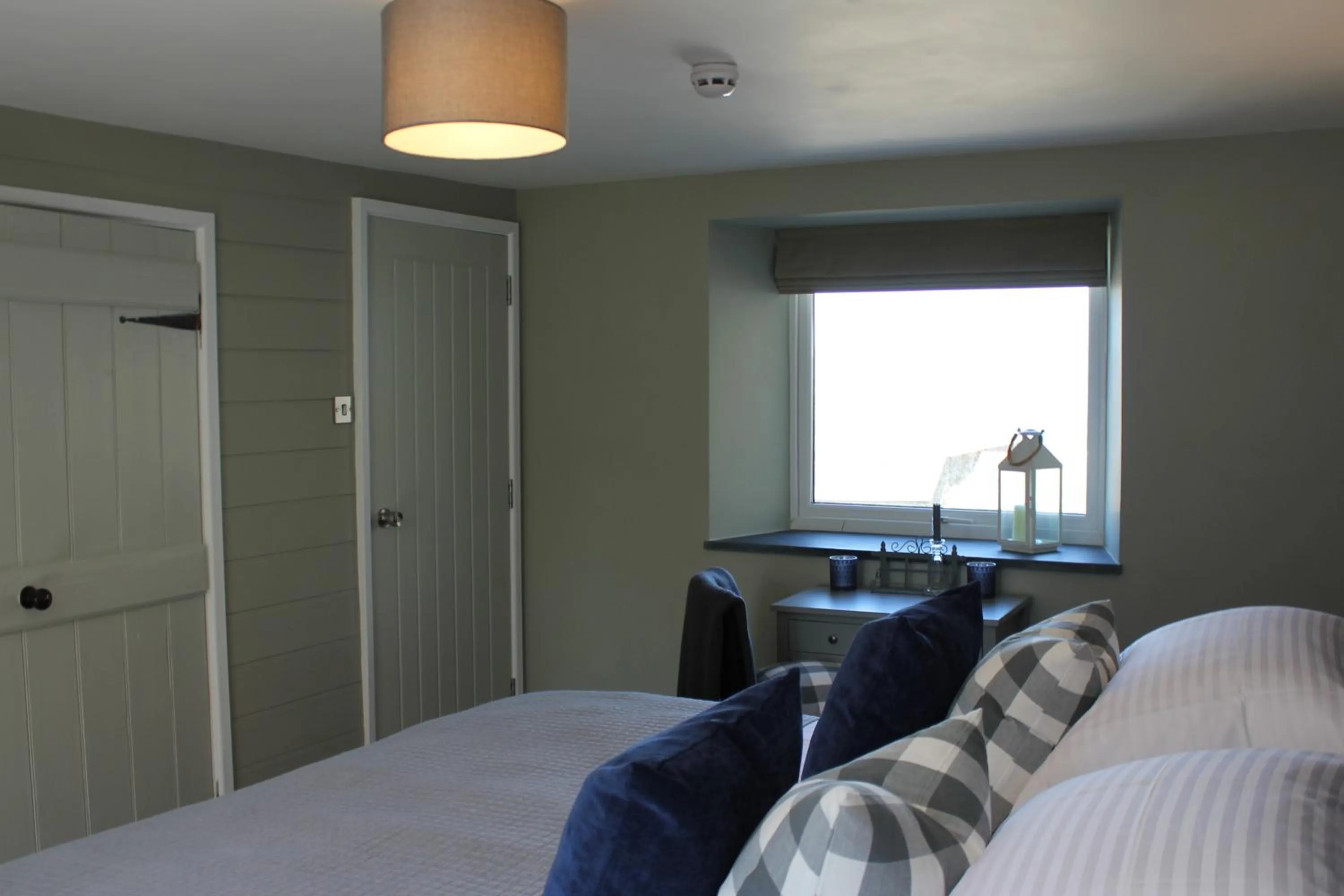 Bedroom, Bed in The Five Pilchards Inn