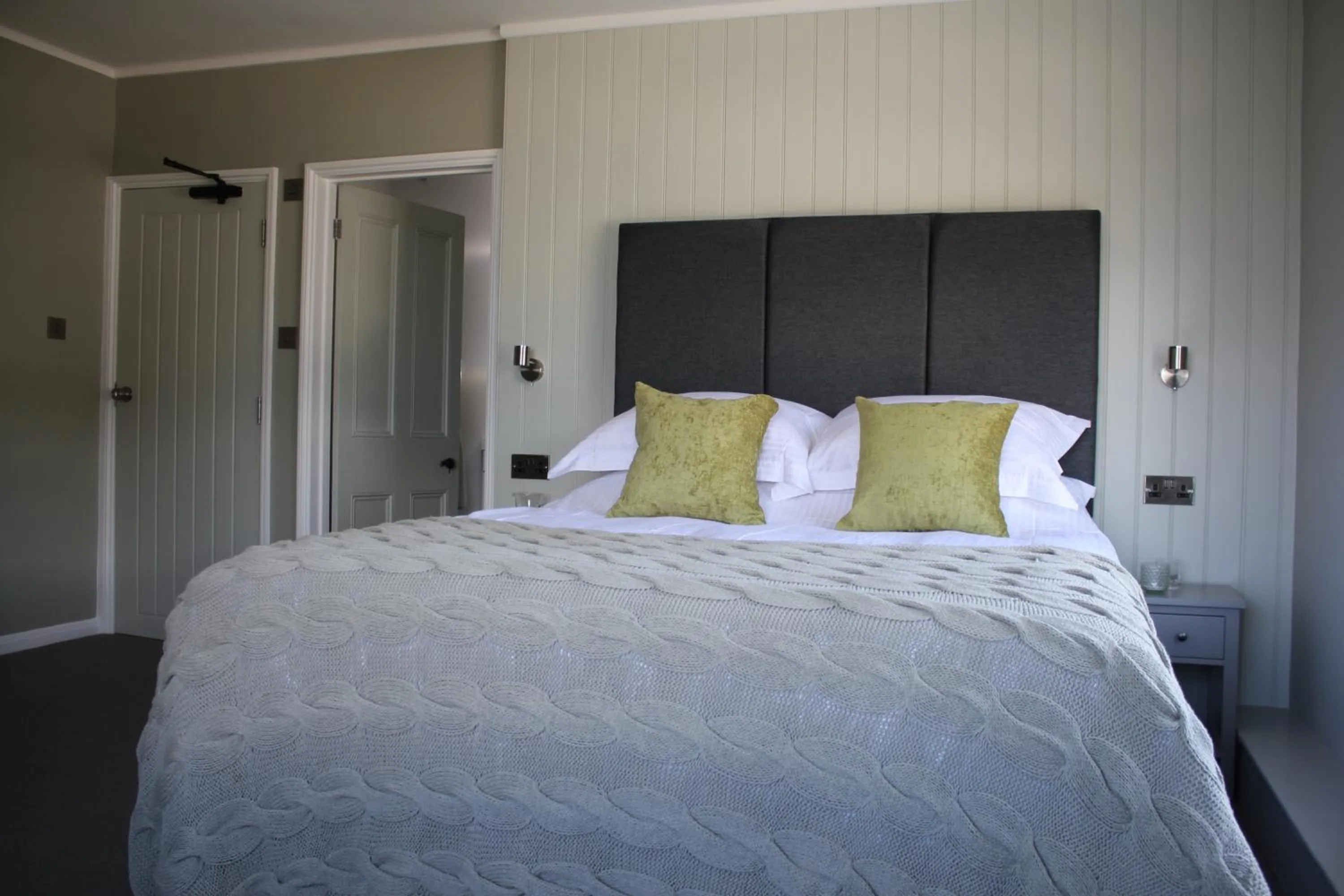 Bedroom, Bed in The Five Pilchards Inn