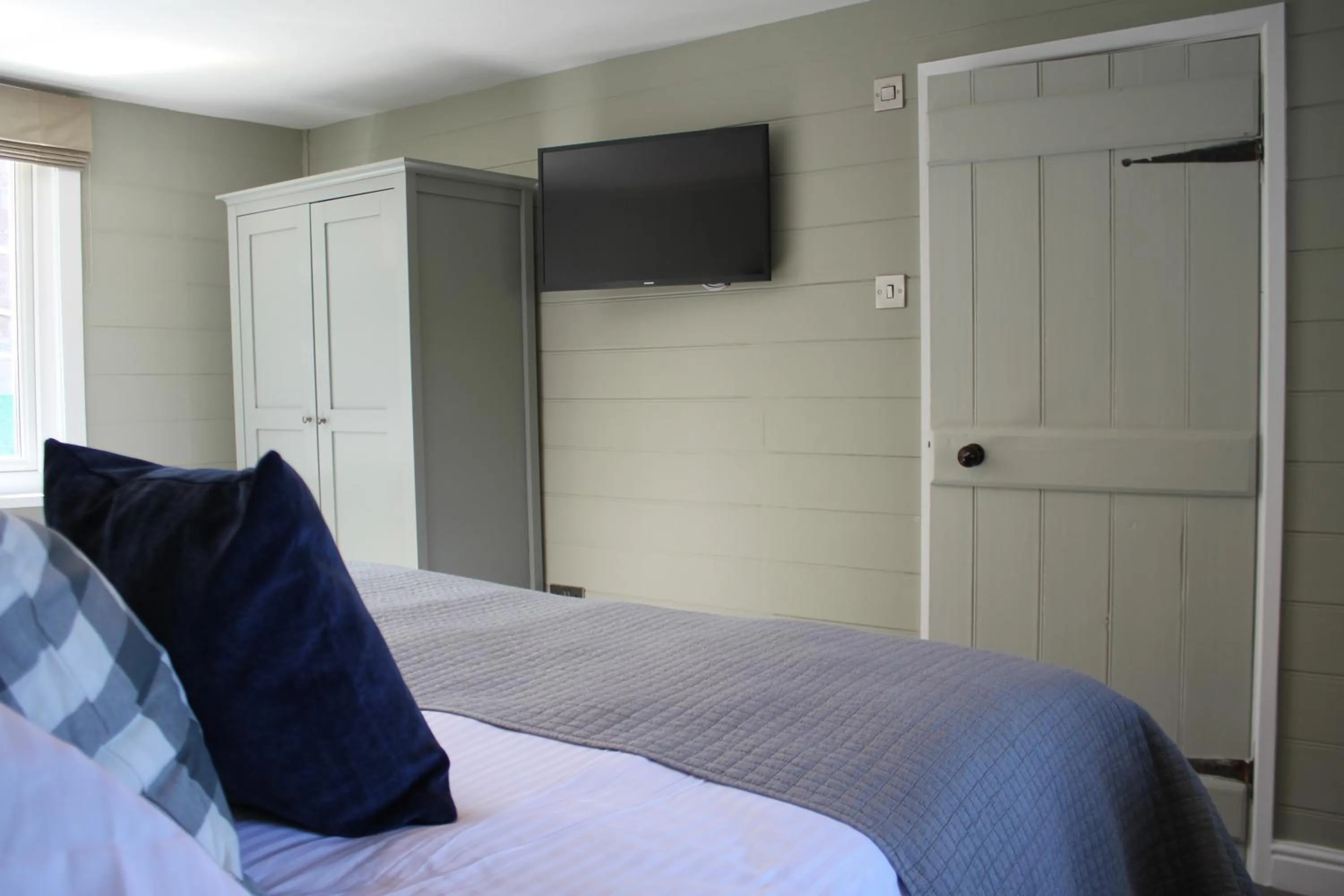 Bedroom, Bed in The Five Pilchards Inn