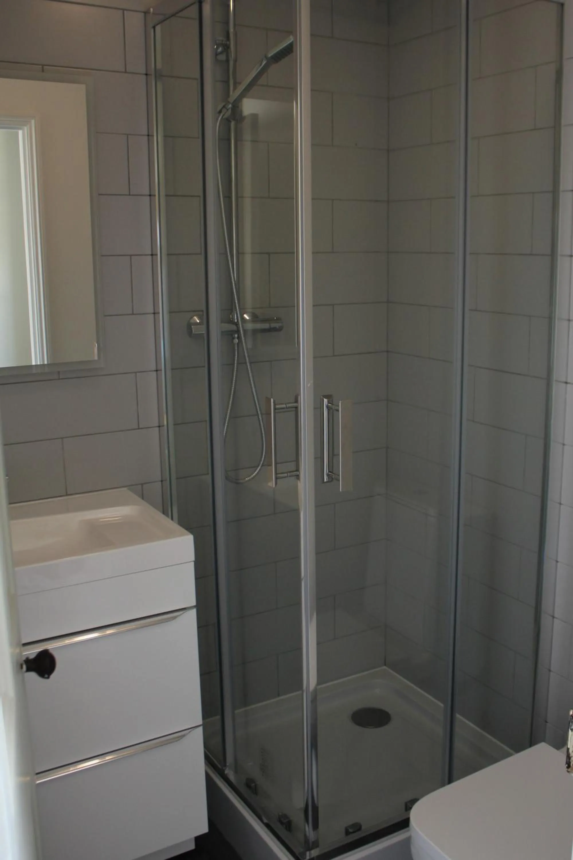 Bathroom in The Five Pilchards Inn