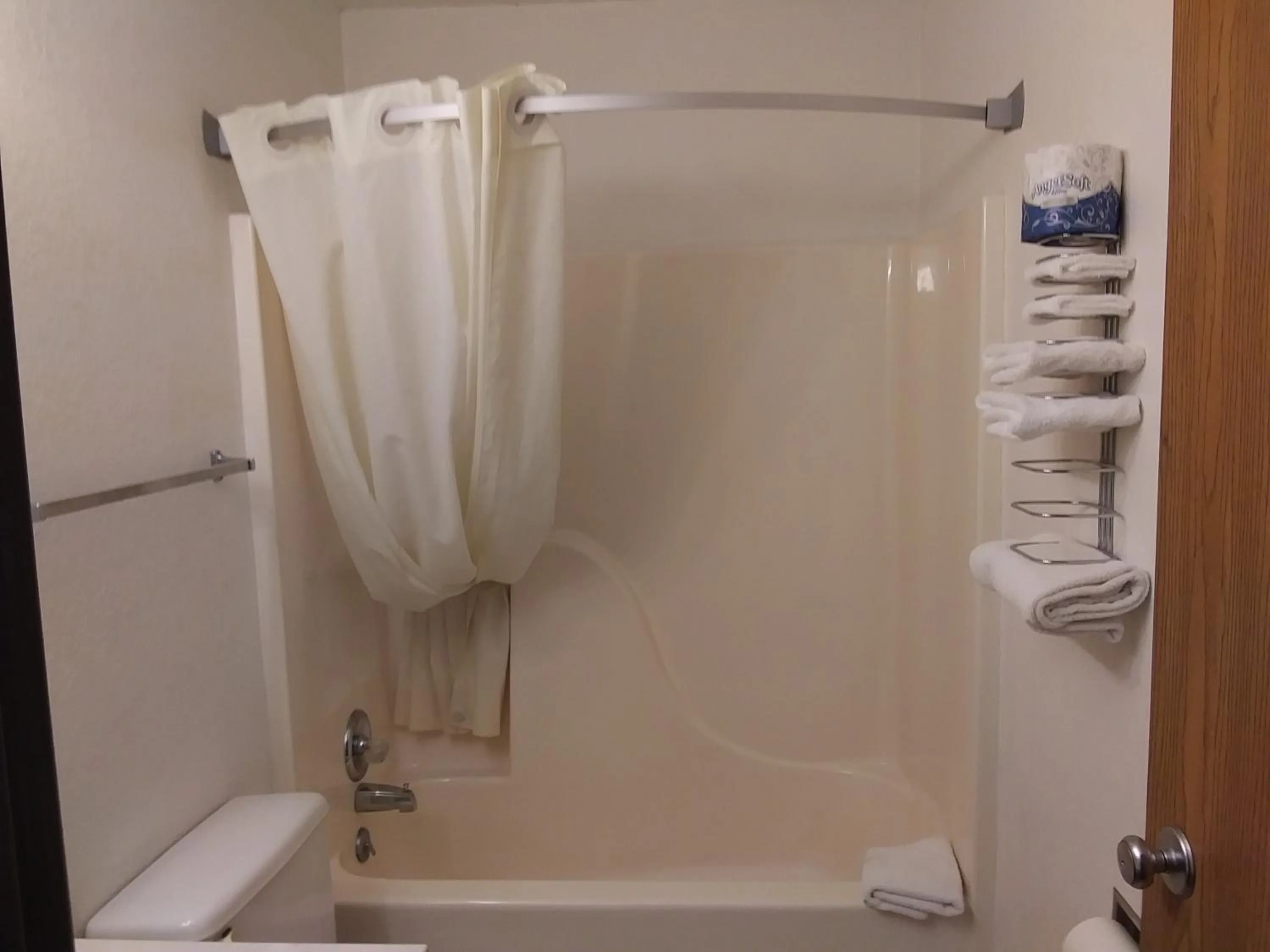 Amerihost Inn & Suites