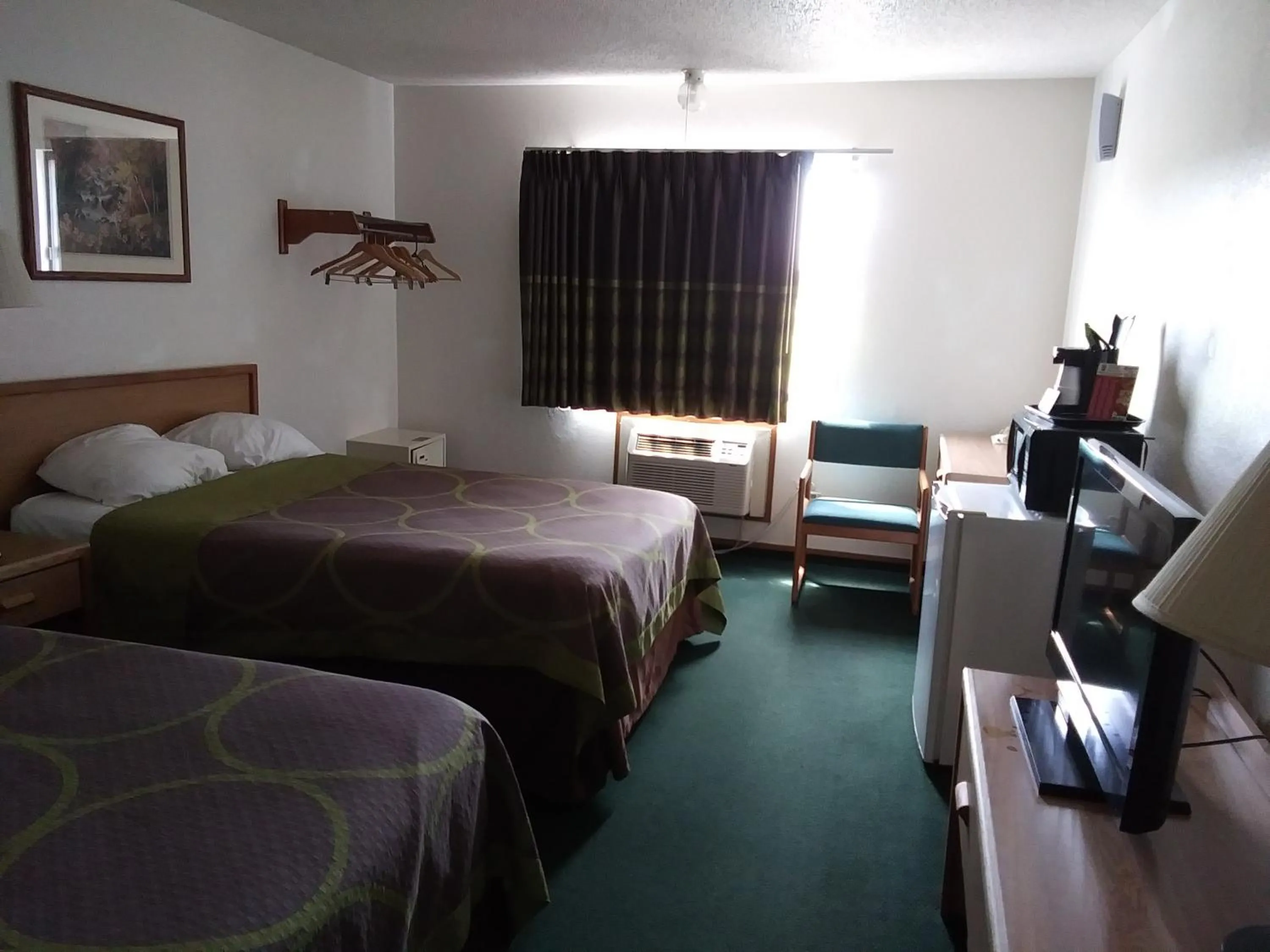 Amerihost Inn & Suites