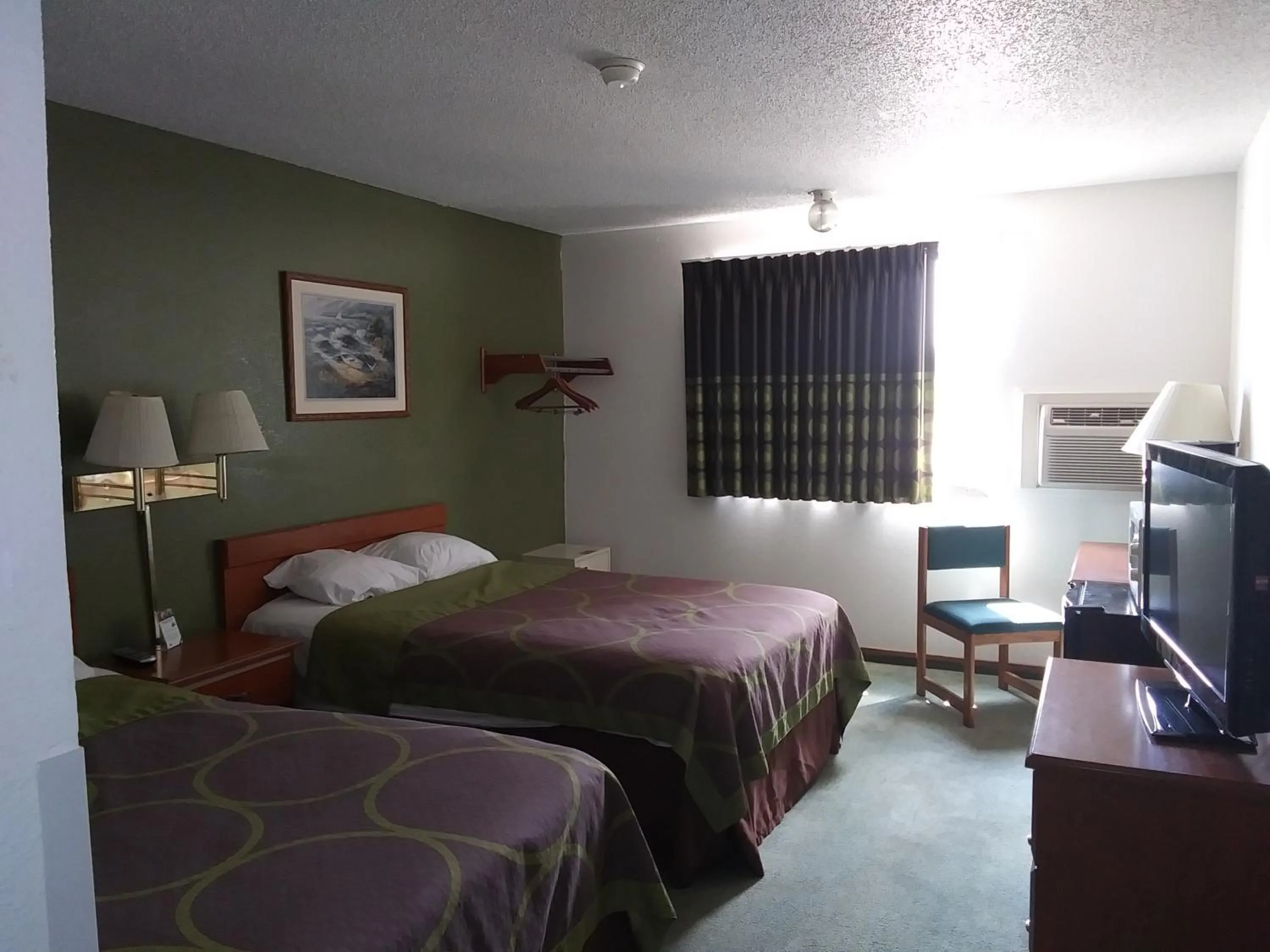 Amerihost Inn & Suites
