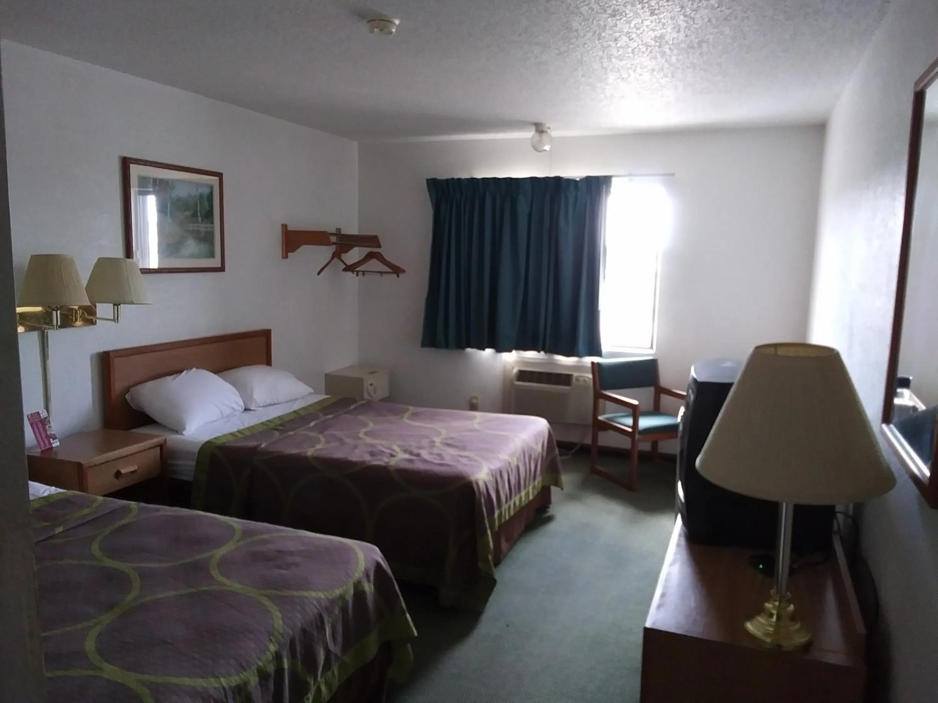 Amerihost Inn & Suites