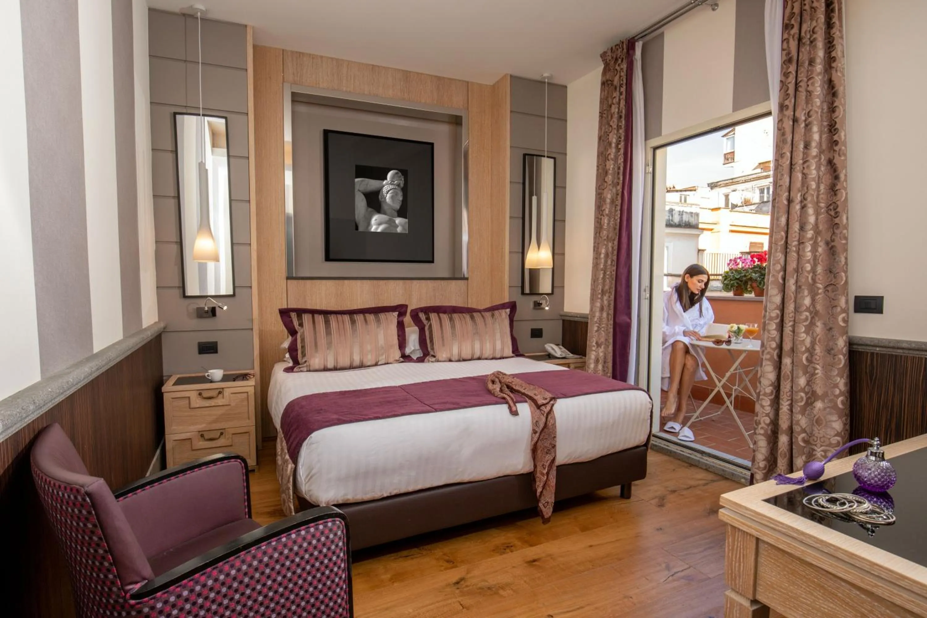 Bed in The Inn at the Spanish Steps Luxury Collection - Mario De' Fiori Suite