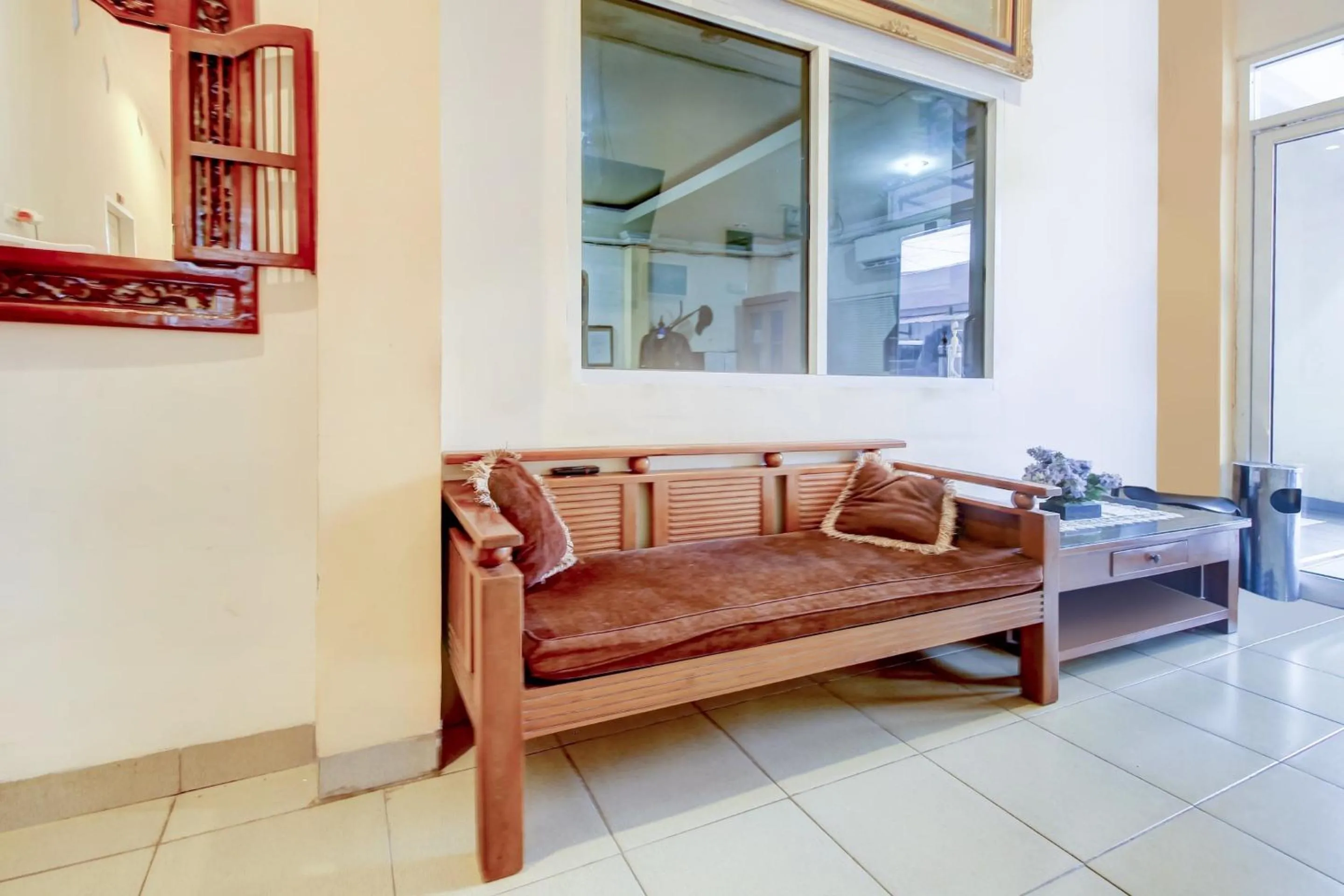 Lobby or reception in OYO Life 3606 Kost Kartini Syariah