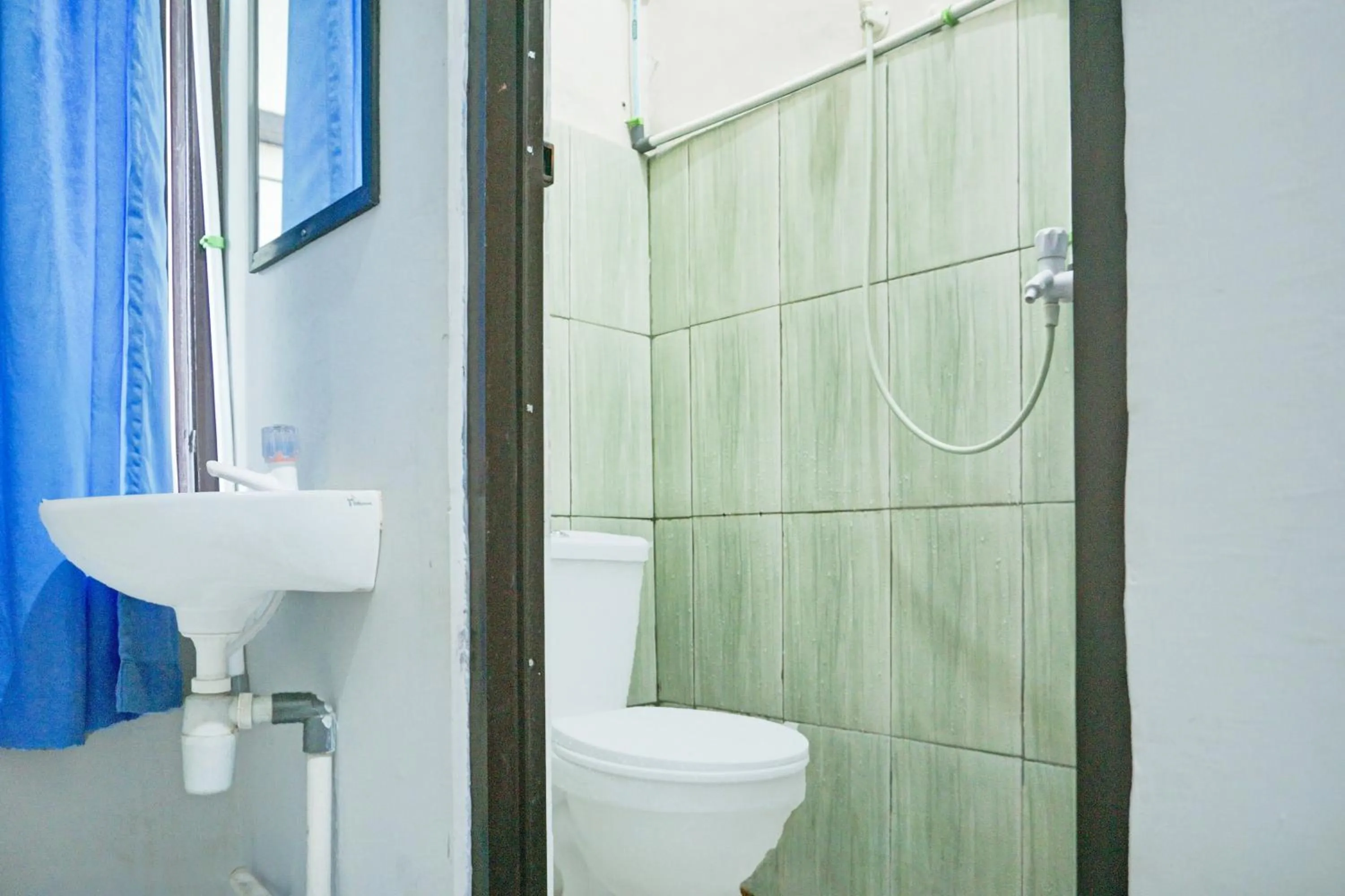 Bathroom in Hotel O Sukarame Near Universitas Islam Negeri Raden Intan Lampun Formerly Hotel Wisma Tri Handayani