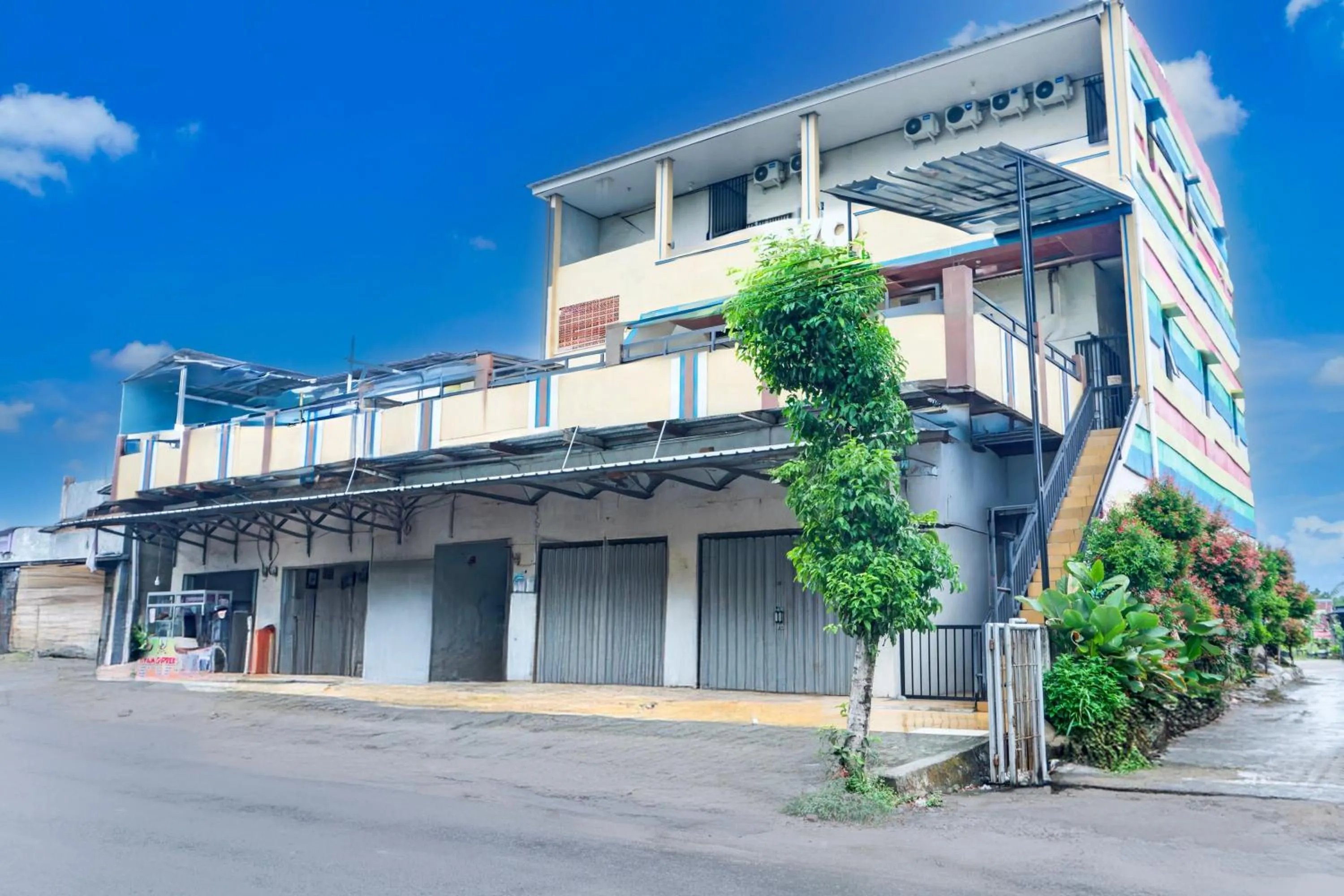 Facade/entrance in Hotel O Sukarame Near Universitas Islam Negeri Raden Intan Lampun Formerly Hotel Wisma Tri Handayani